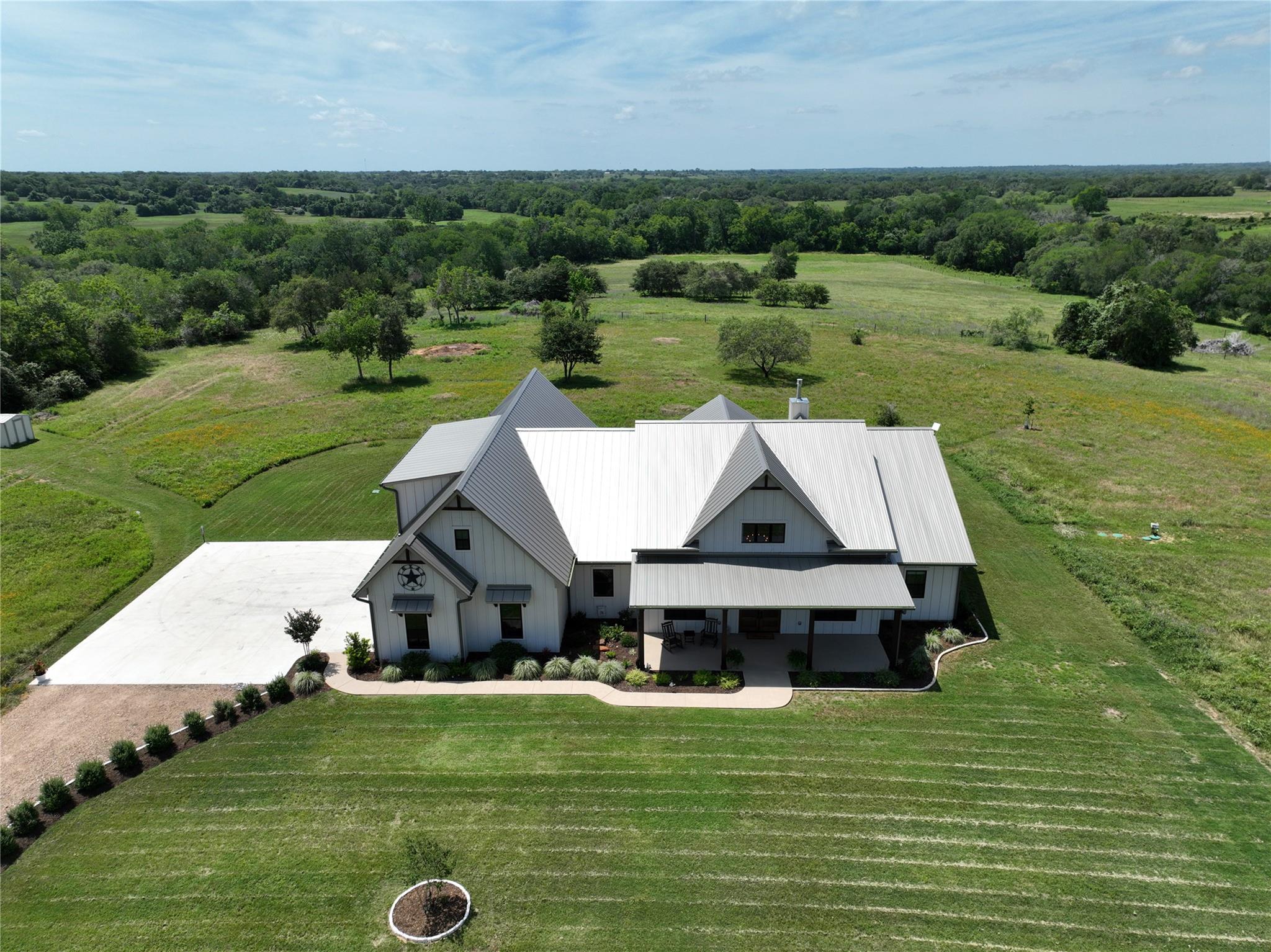 2165 County Road 250 Rd, Weimar, TX 78962