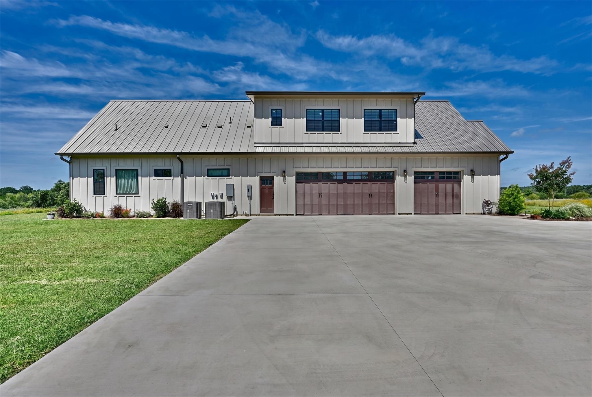 2165 County Road 250 Rd, Weimar, TX 78962