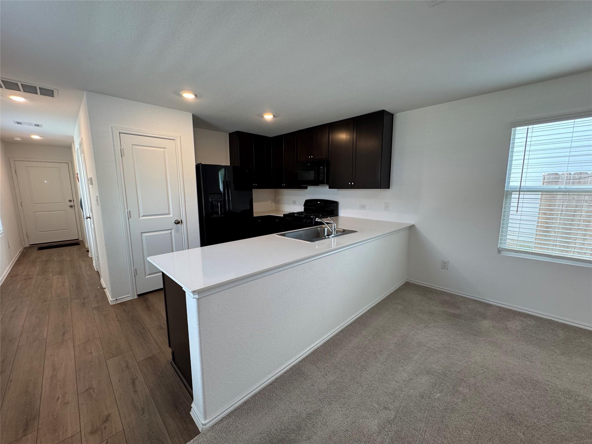 63 Trinity Cir, Lockhart, TX 78644