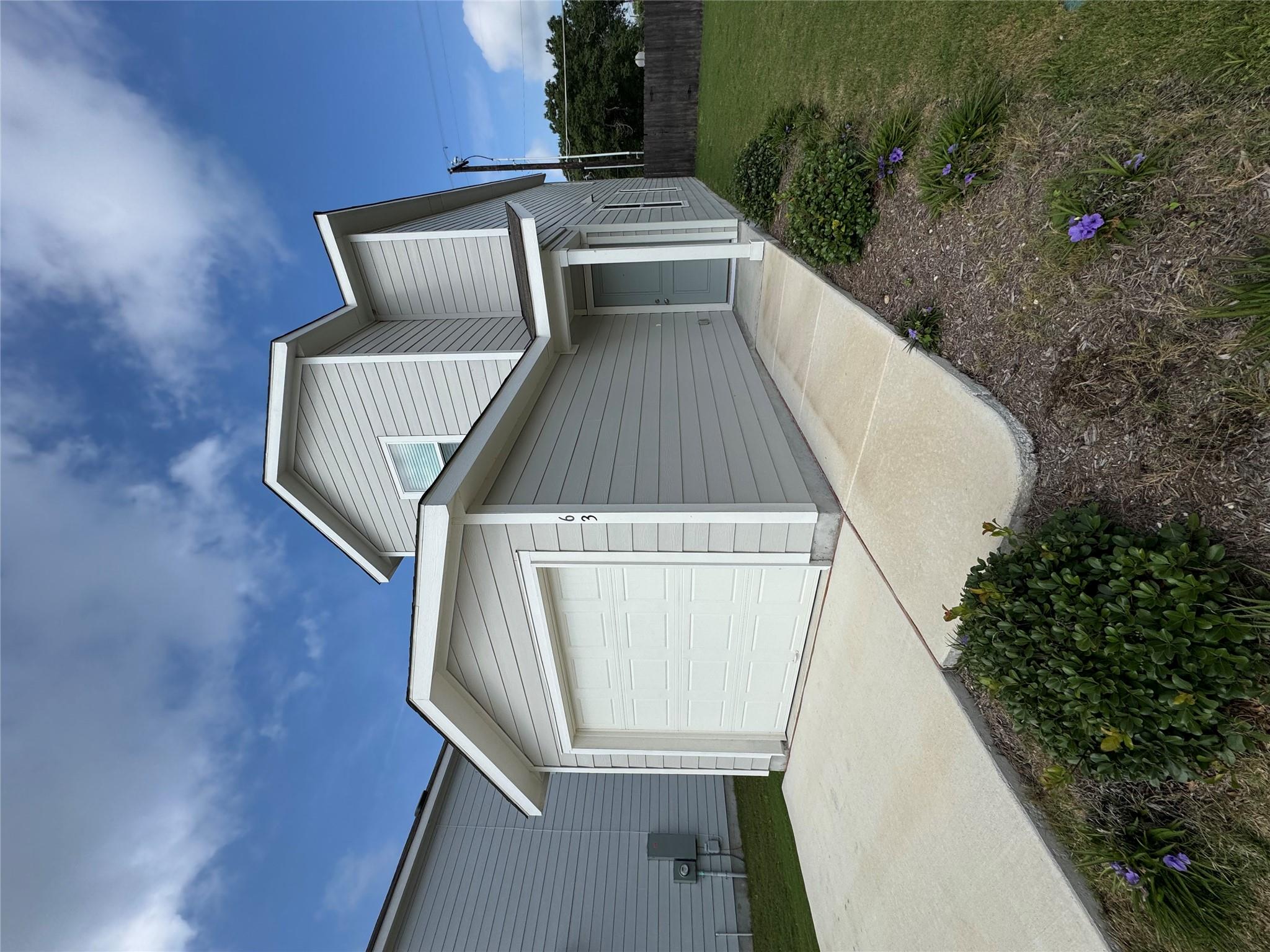 63 Trinity Cir, Lockhart, TX 78644