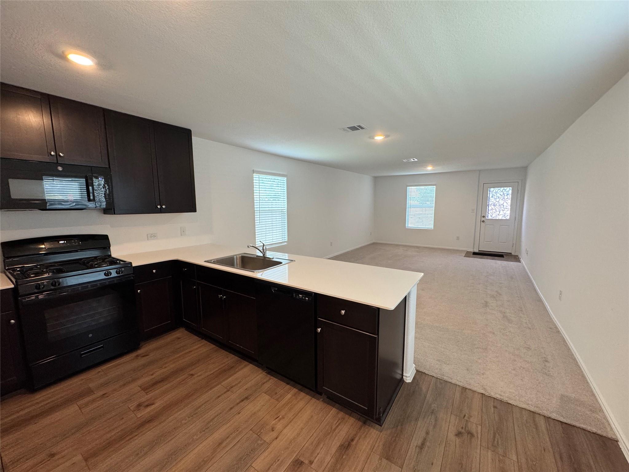 63 Trinity Cir, Lockhart, TX 78644