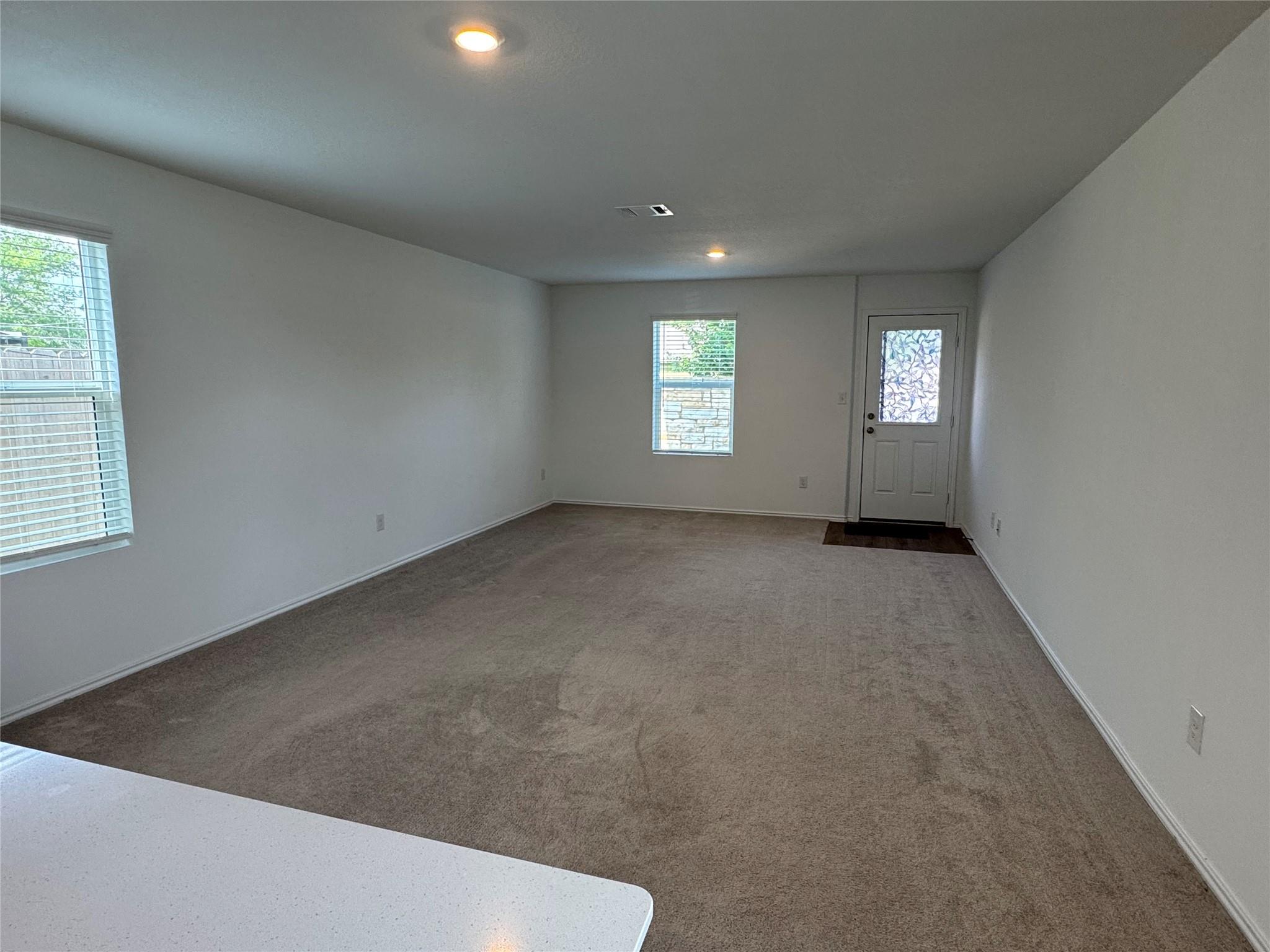 63 Trinity Cir, Lockhart, TX 78644