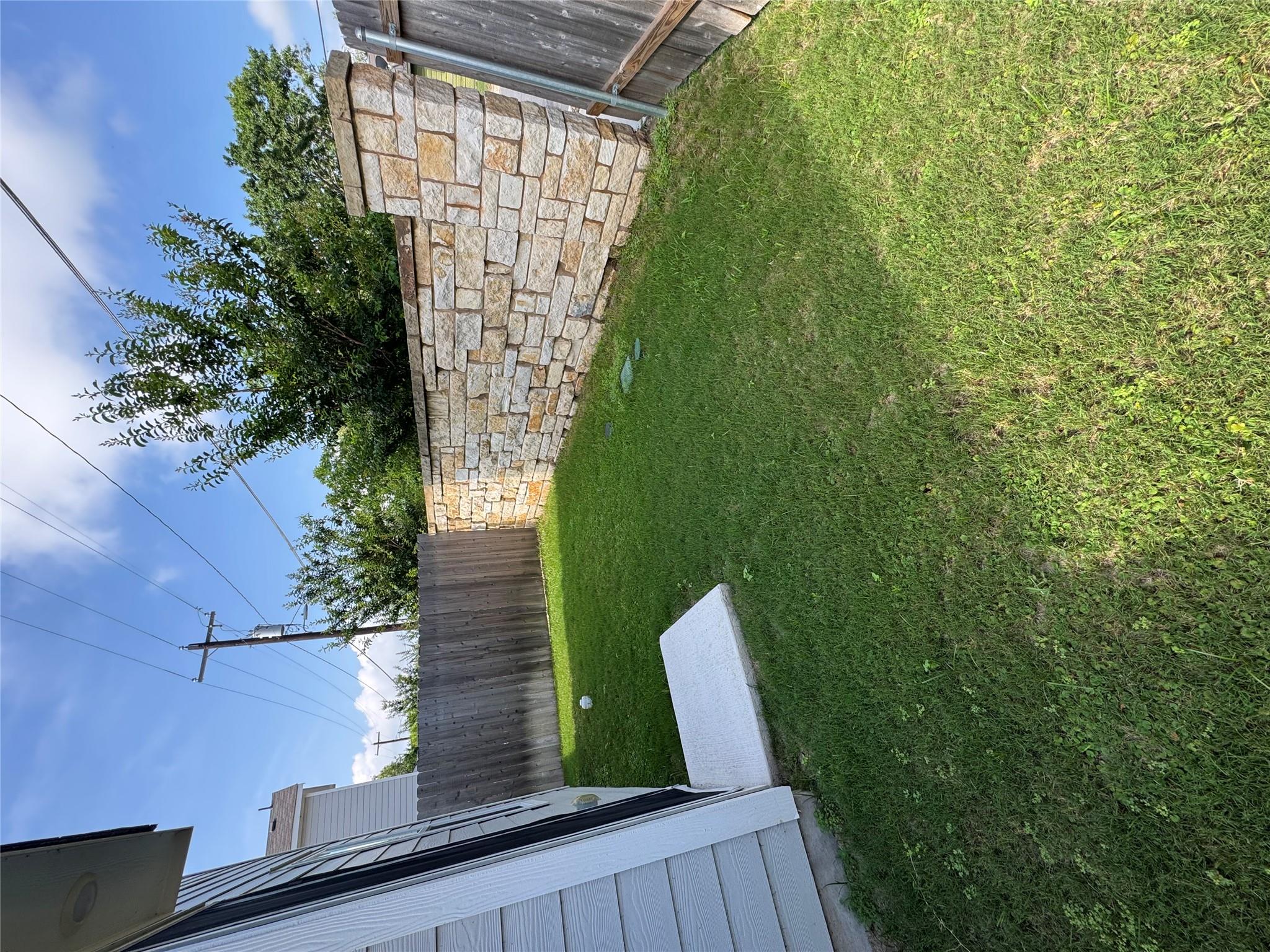 63 Trinity Cir, Lockhart, TX 78644