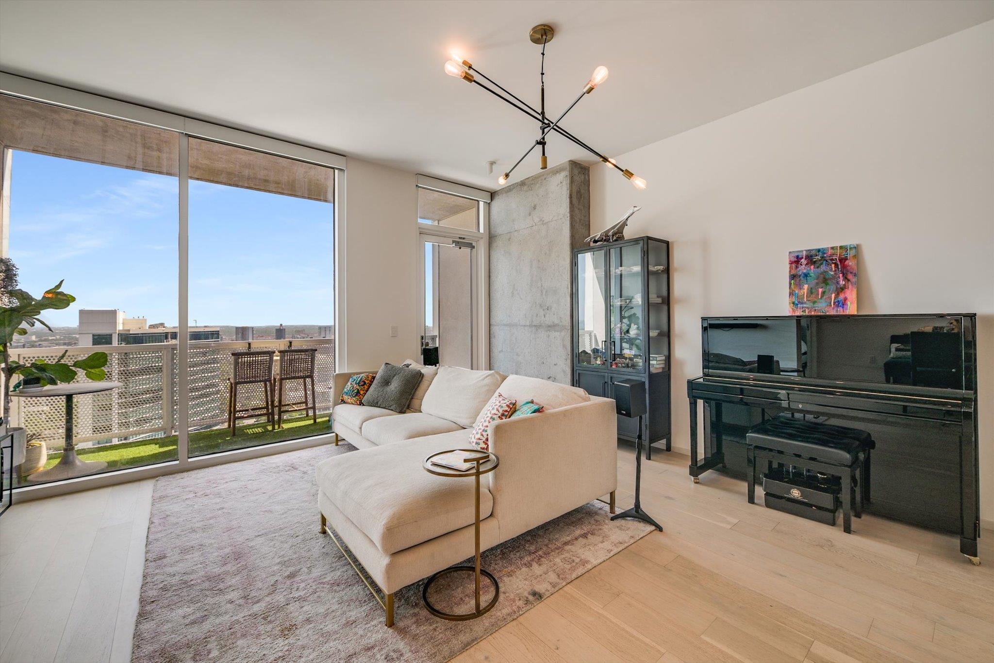 301 West Ave # 4002, Austin, TX 78701