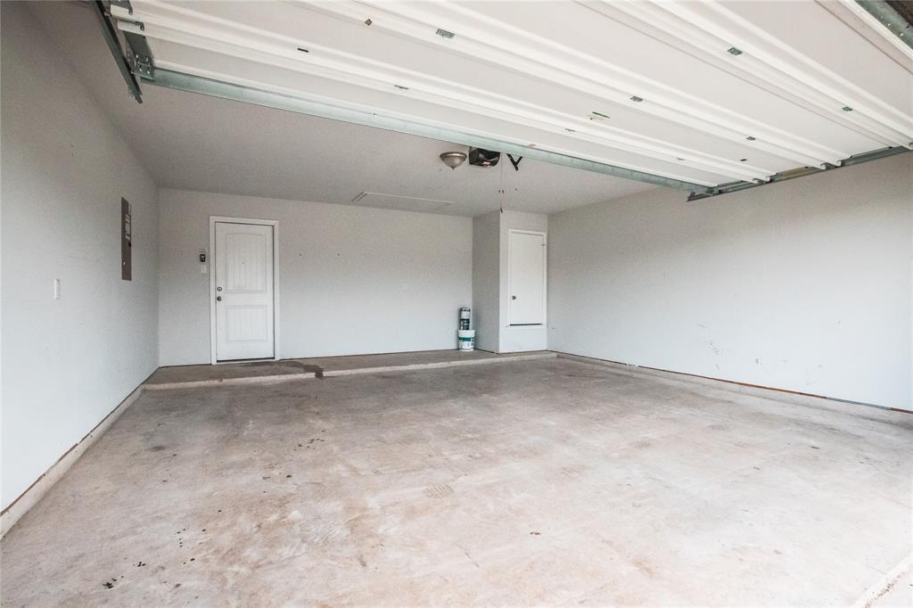 209 Reagor Dr, Taylor, TX 76574