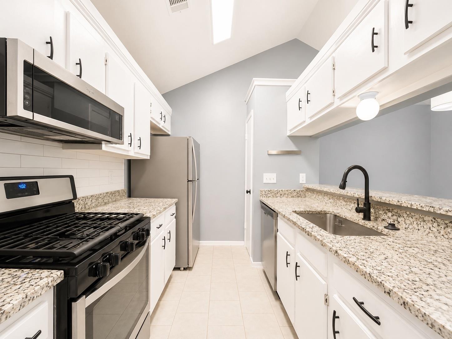11908 Sunhillow Bnd # B, Austin, TX 78758