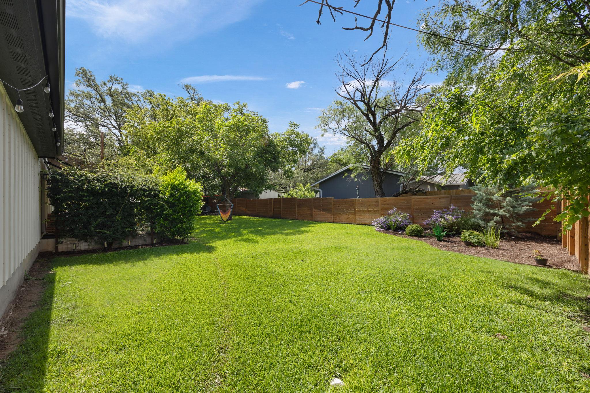 300 E Bluebonnet Ln, Johnson City, TX 78636