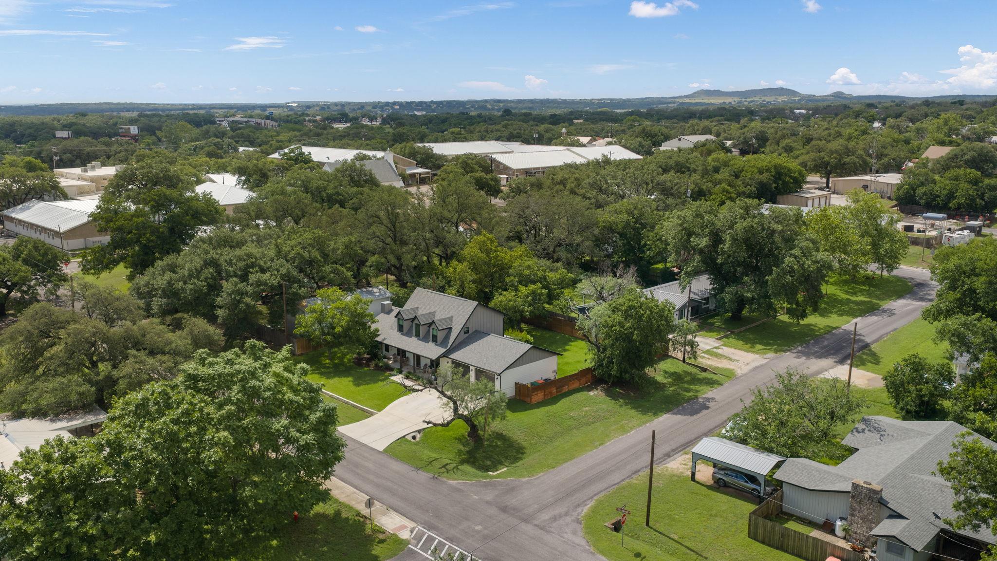300 E Bluebonnet Ln, Johnson City, TX 78636