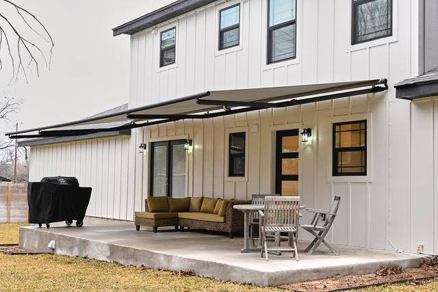 300 E Bluebonnet Ln, Johnson City, TX 78636