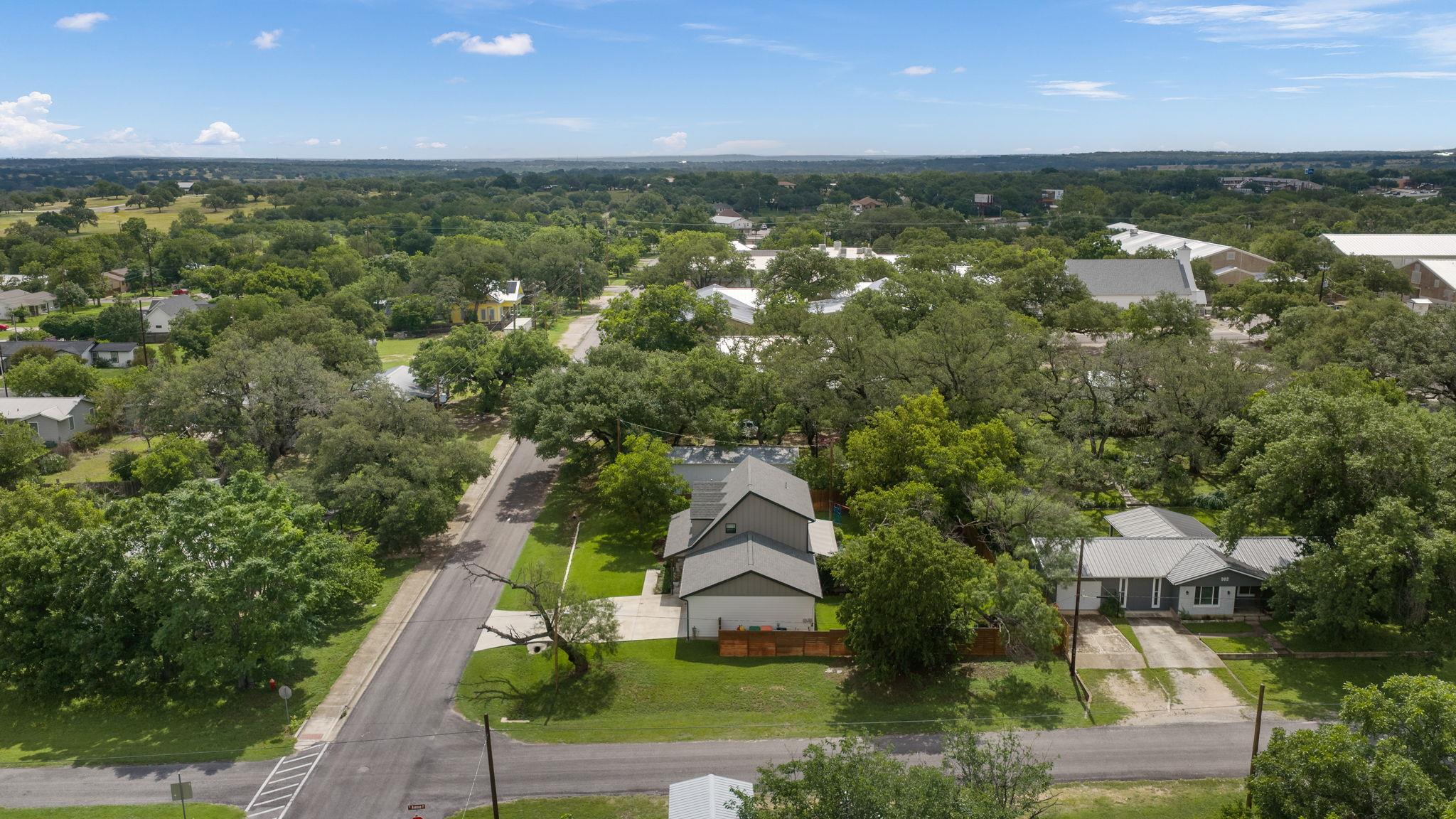 300 E Bluebonnet Ln, Johnson City, TX 78636
