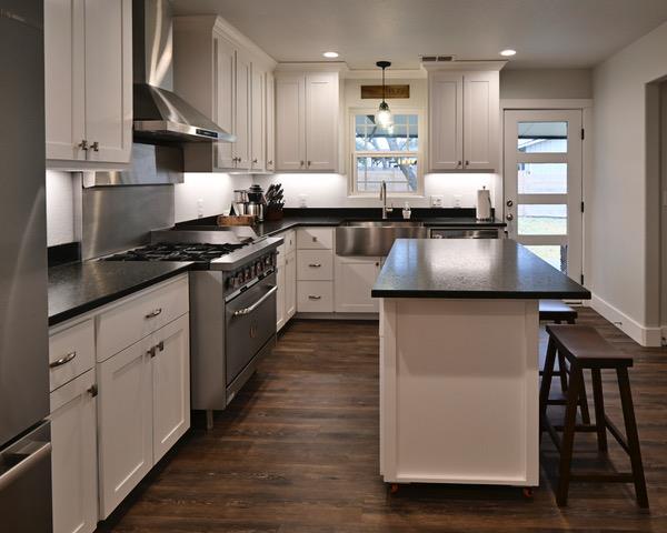 300 E Bluebonnet Ln, Johnson City, TX 78636