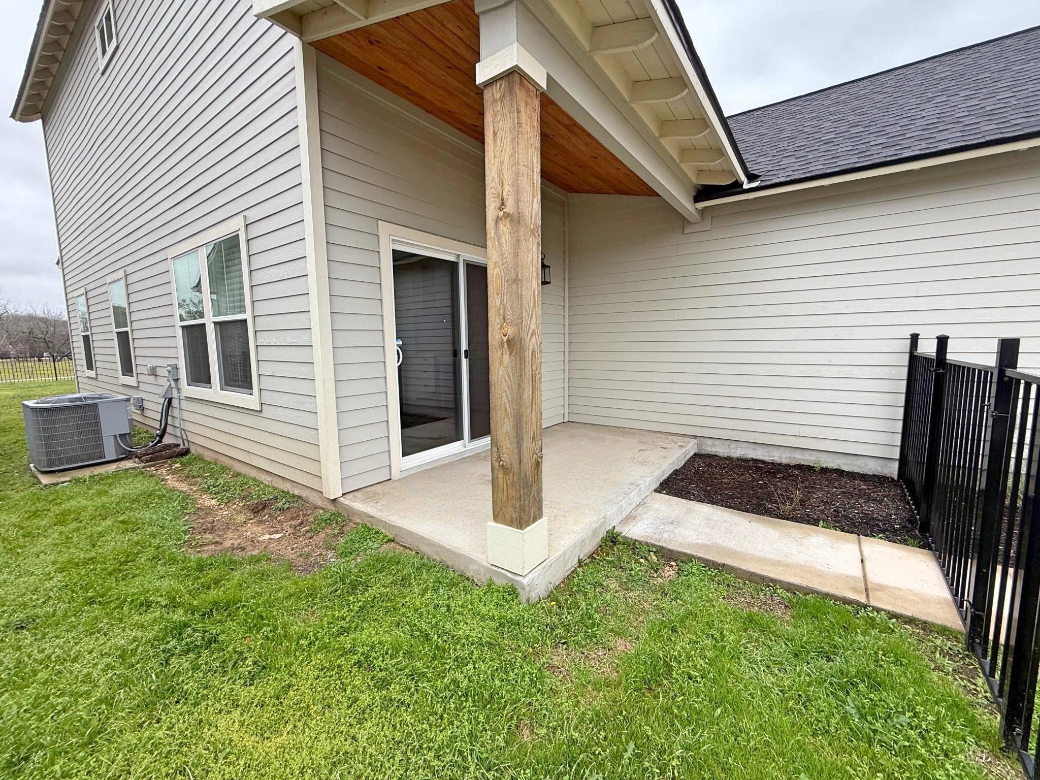 424 Stagecoach Trl, San Marcos, TX 78666