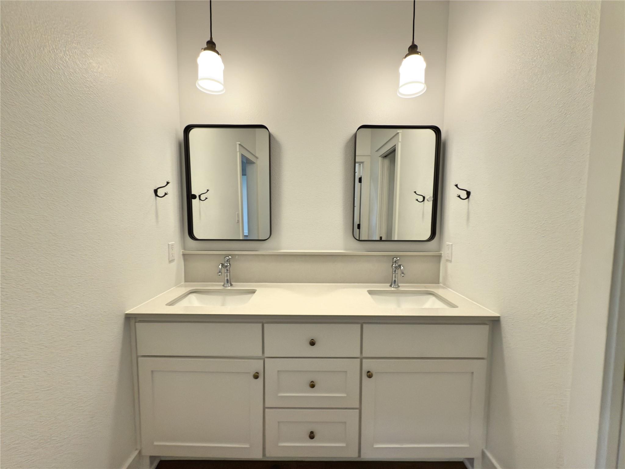 424 Stagecoach Trl, San Marcos, TX 78666