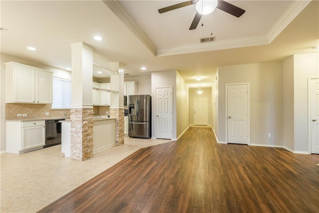 124 Thrasher Cv, Leander, TX 78641