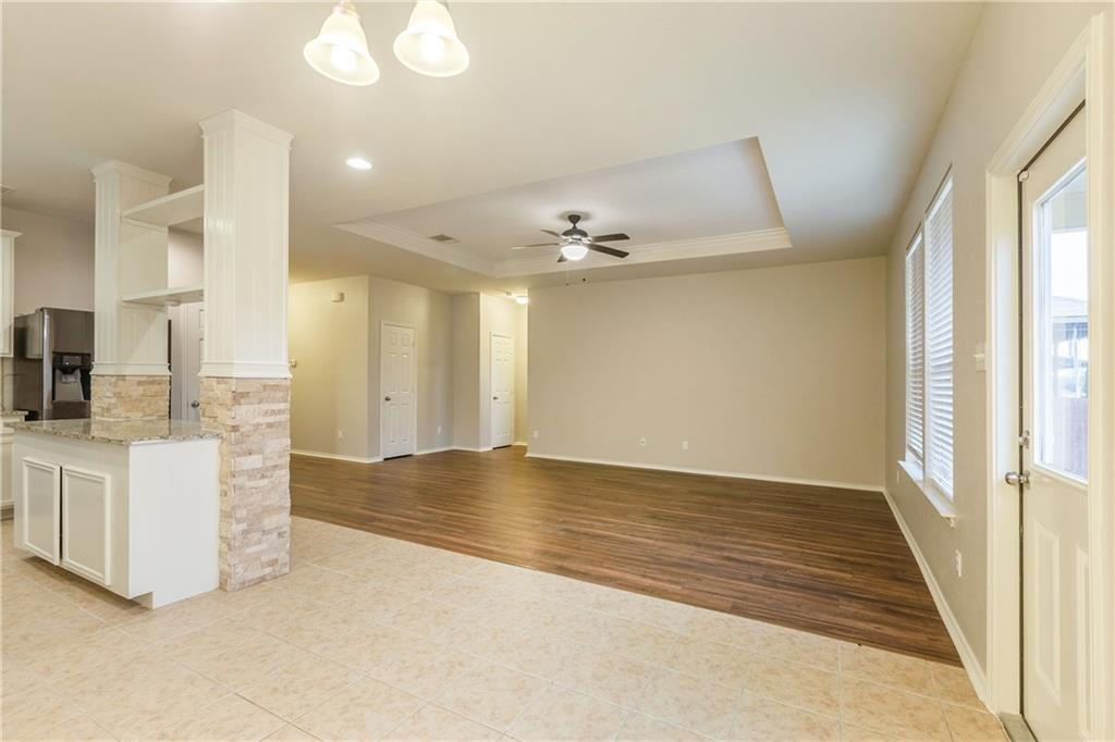 124 Thrasher Cv, Leander, TX 78641