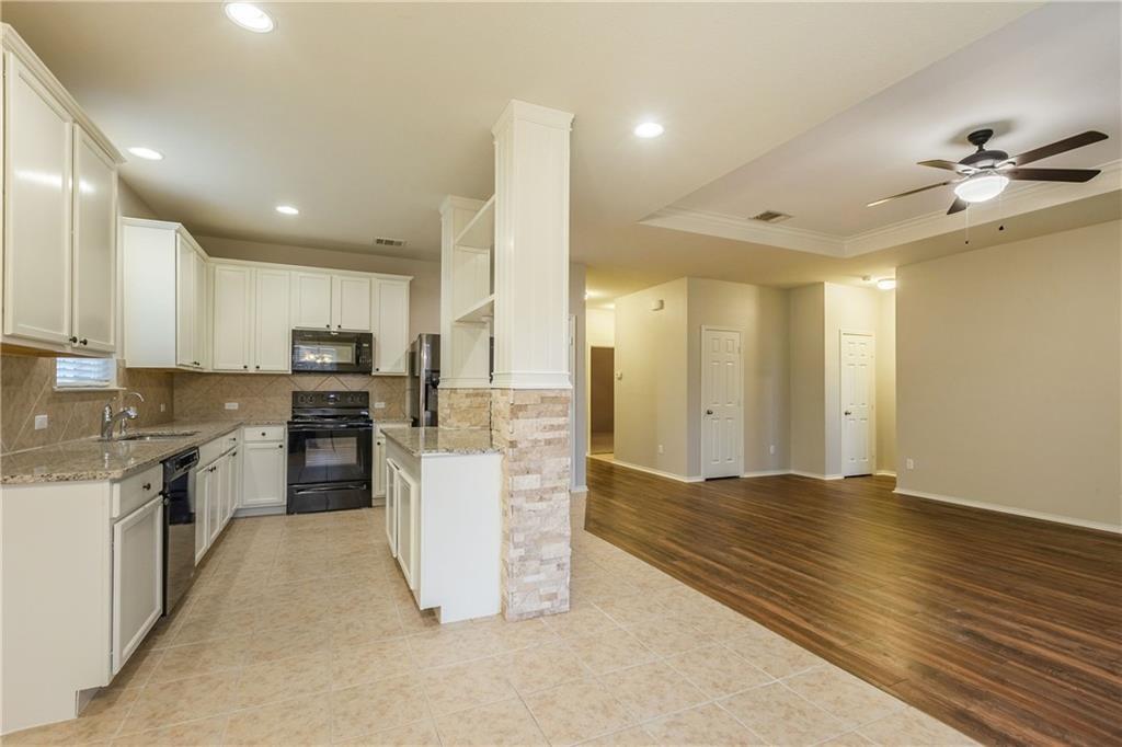 124 Thrasher Cv, Leander, TX 78641