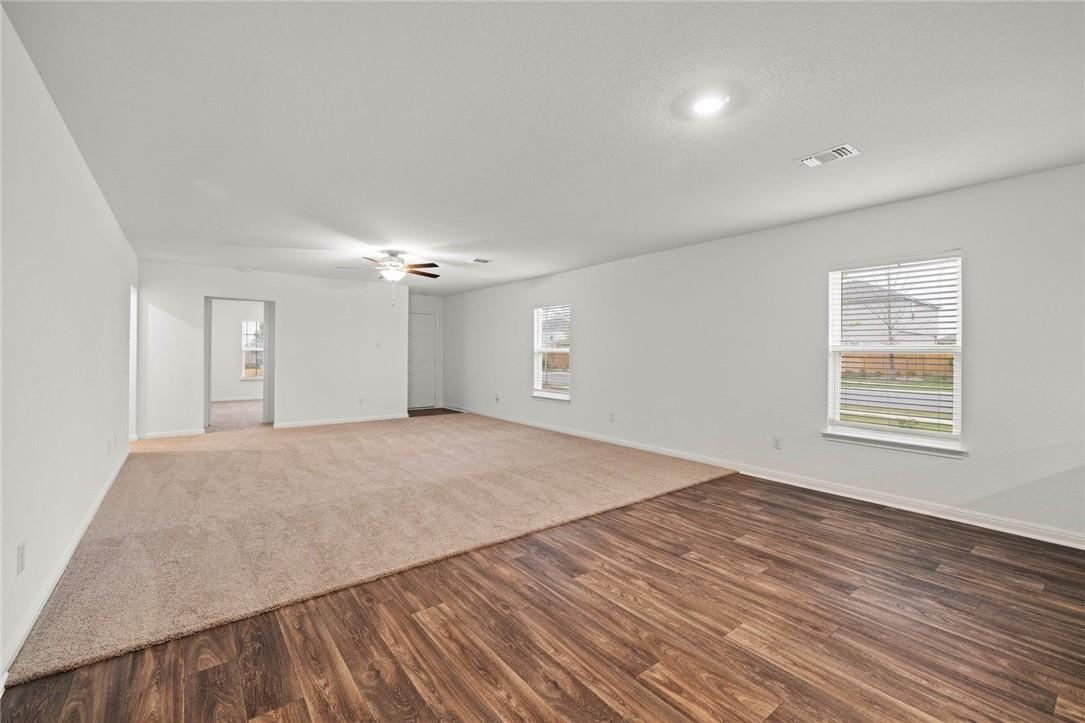 101 Fairfax Ln, Jarrell, TX 76537