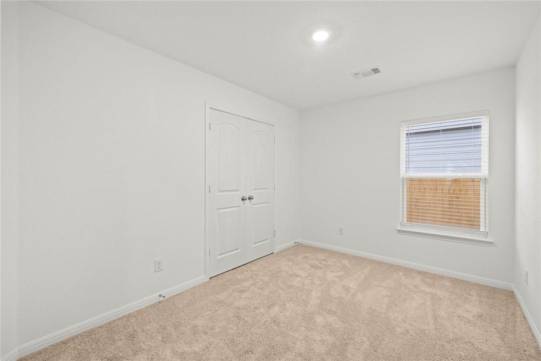 101 Fairfax Ln, Jarrell, TX 76537