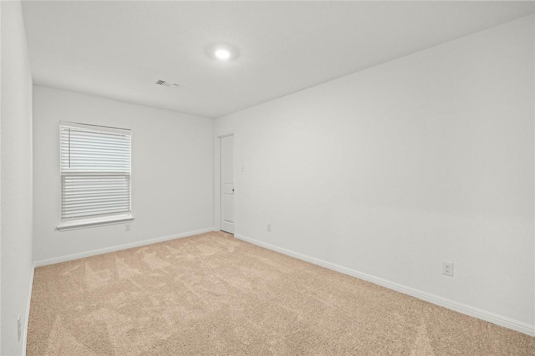 101 Fairfax Ln, Jarrell, TX 76537
