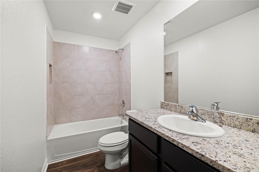 101 Fairfax Ln, Jarrell, TX 76537