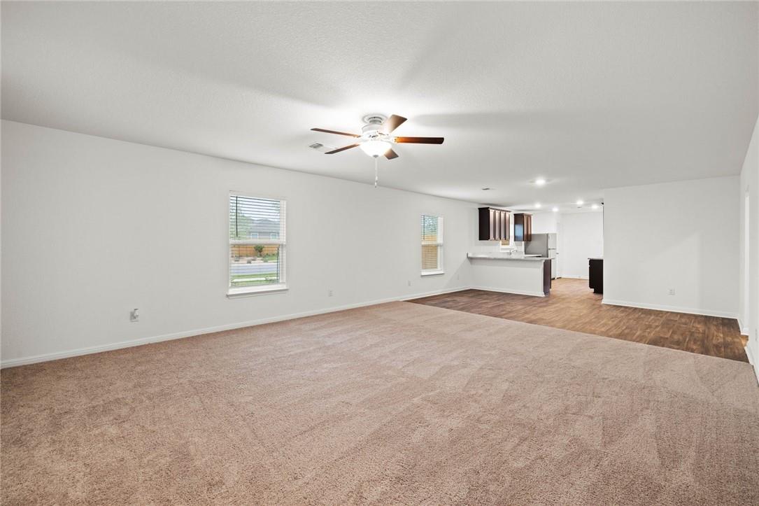 101 Fairfax Ln, Jarrell, TX 76537