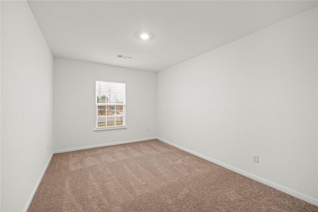 101 Fairfax Ln, Jarrell, TX 76537