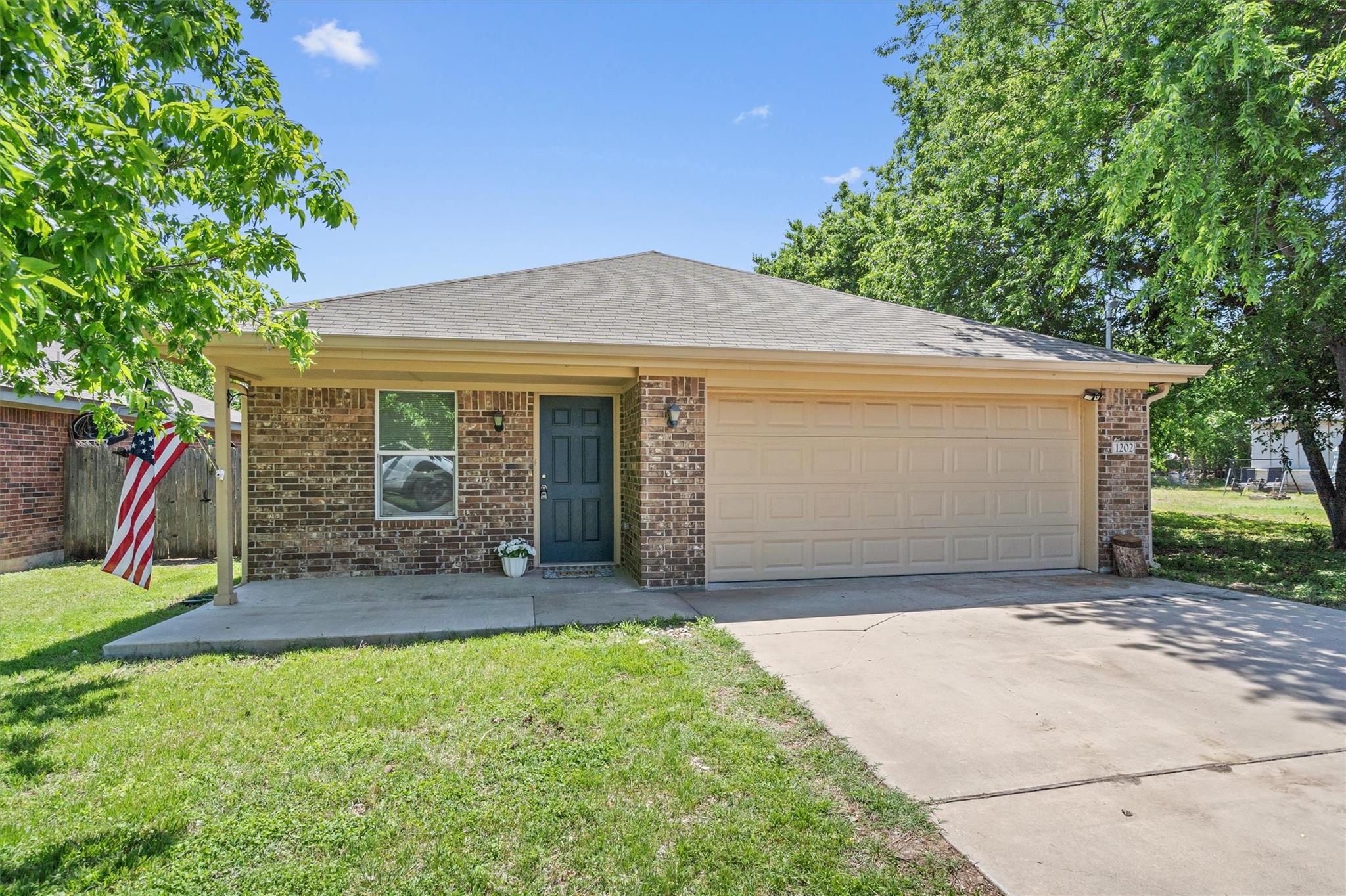 1202 E Avenue F, Lampasas, TX 76550