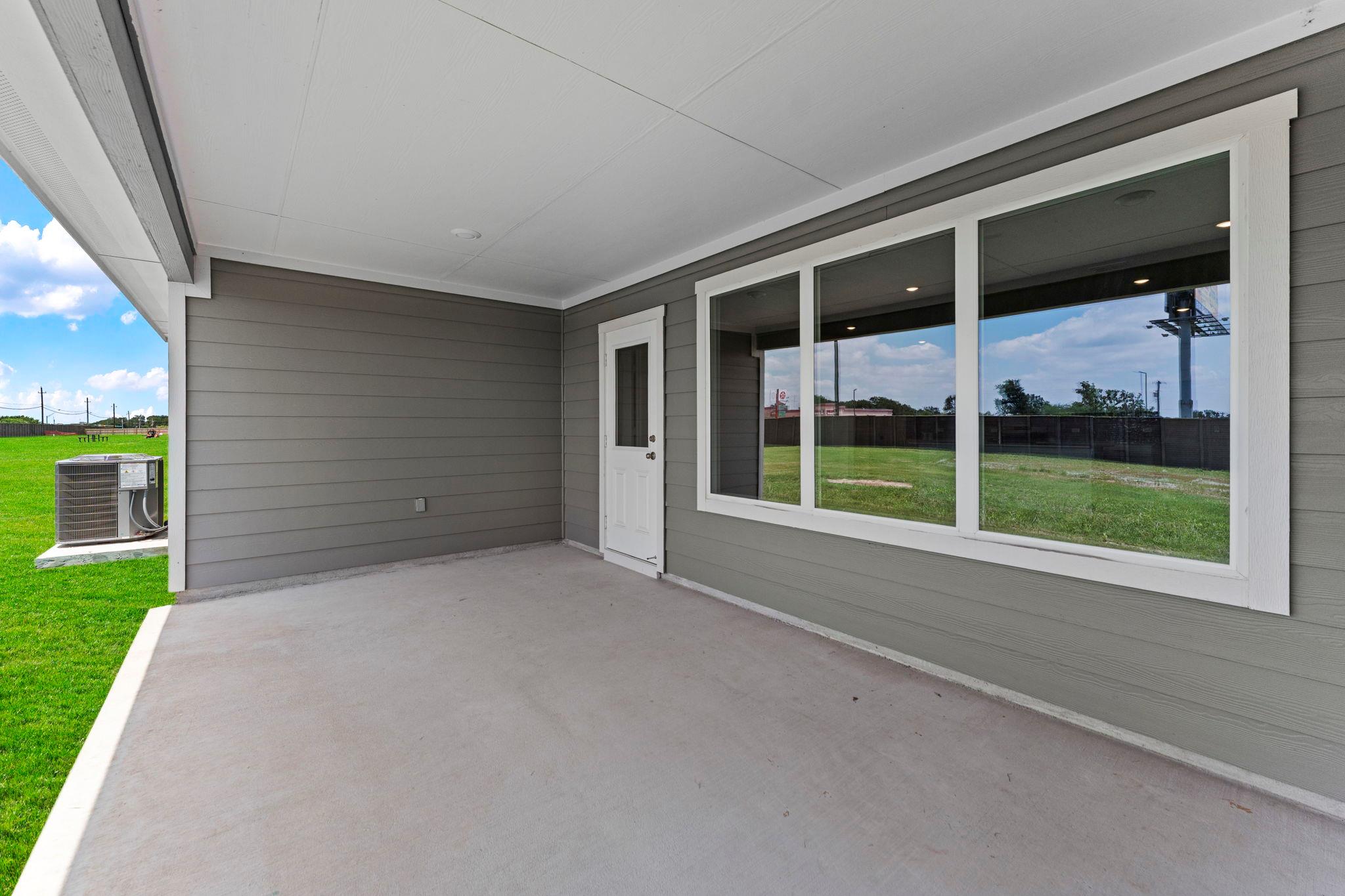 137 Union Pacific Dr, Cedar Creek, TX 78612