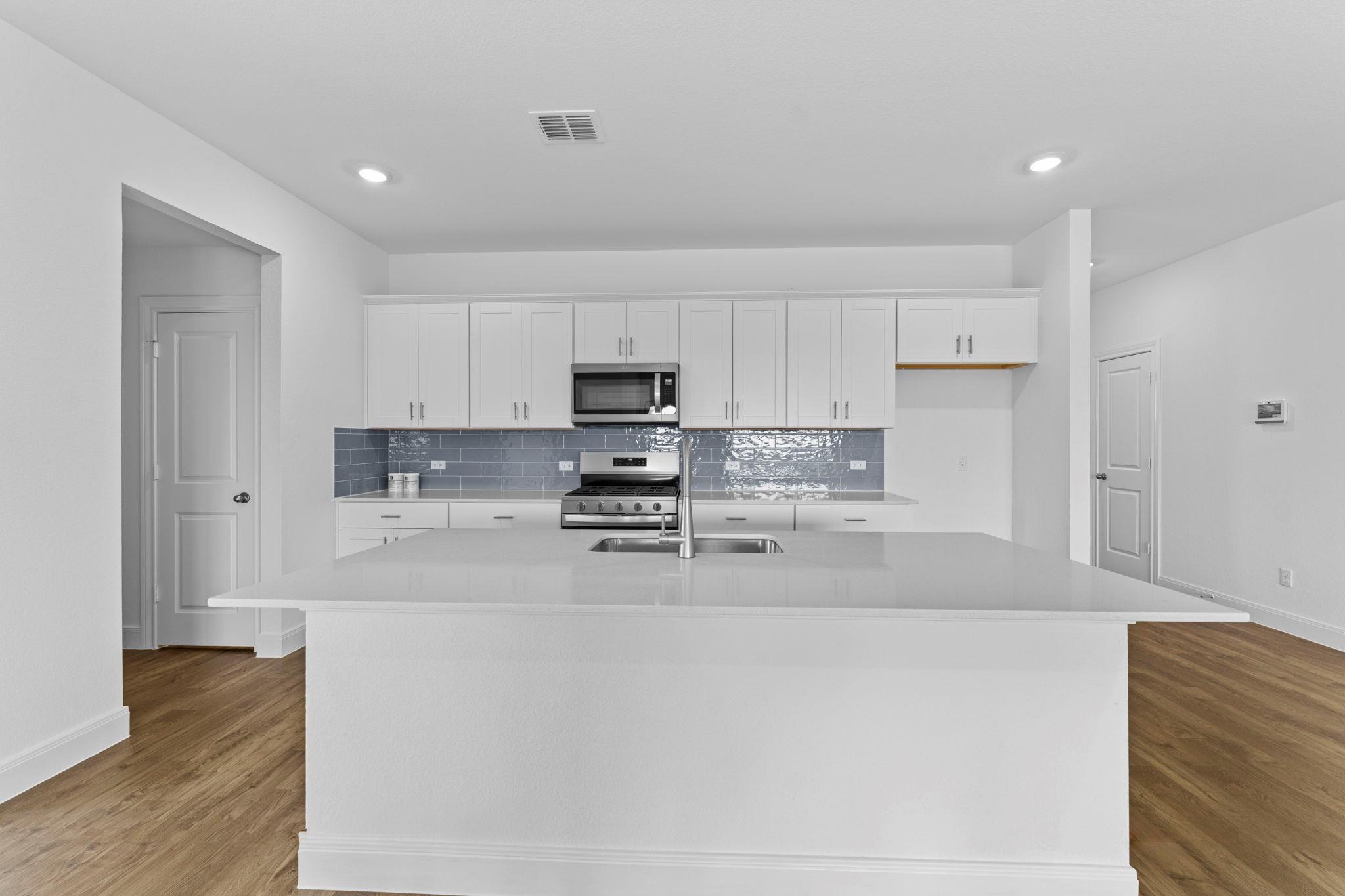 137 Union Pacific Dr, Cedar Creek, TX 78612