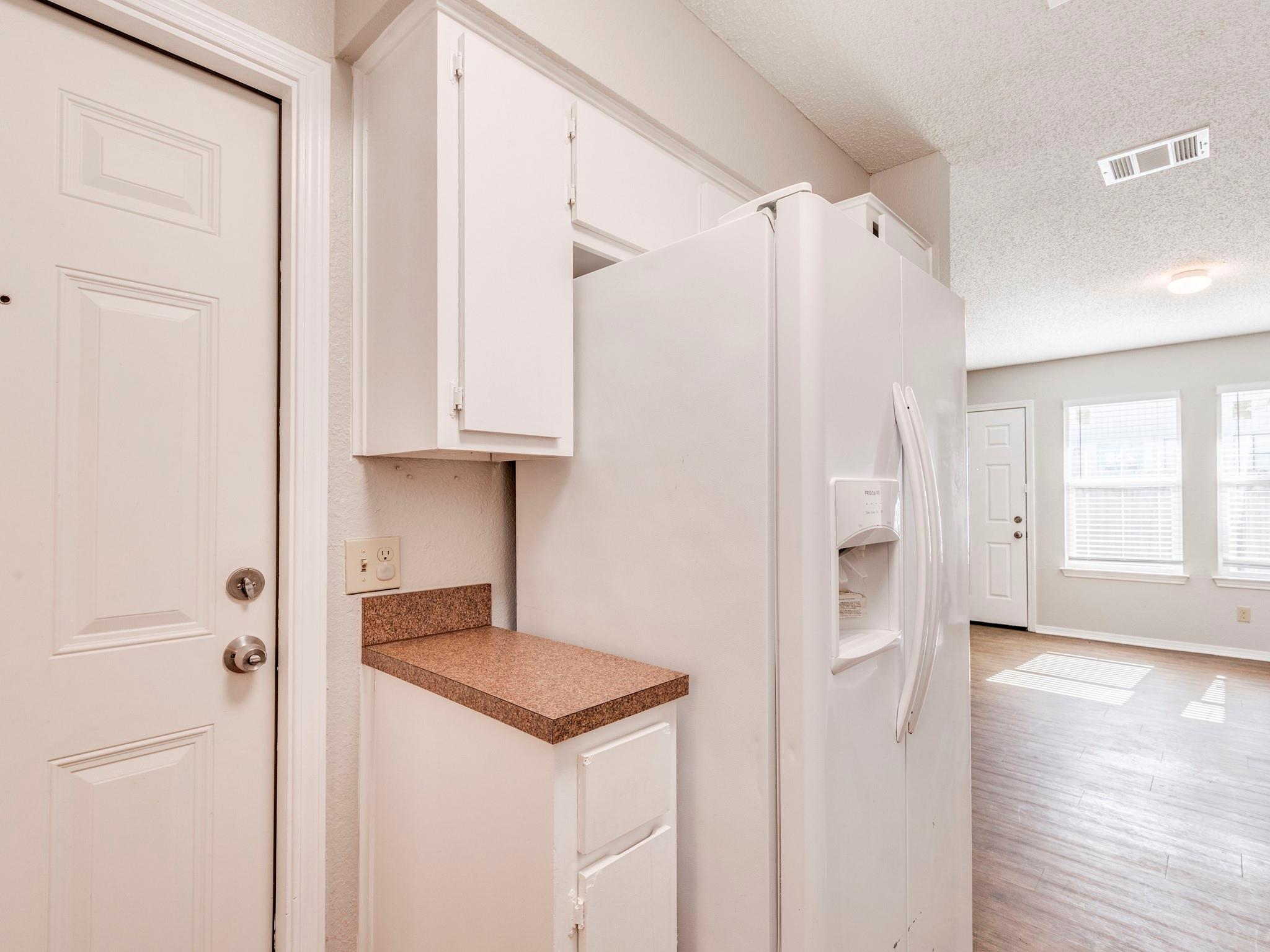 1110 Hyridge St, Round Rock, TX 78664
