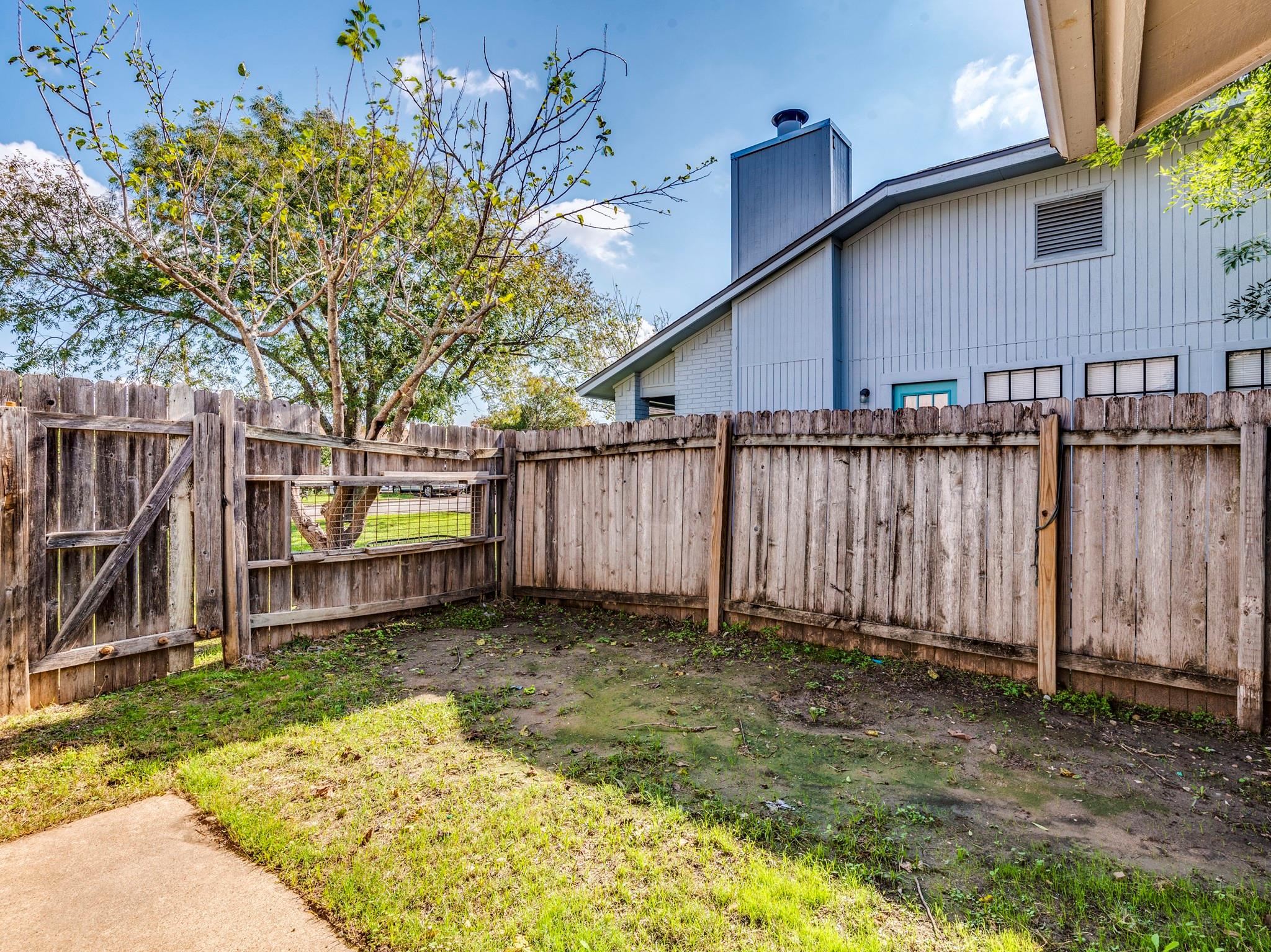 1110 Hyridge St, Round Rock, TX 78664