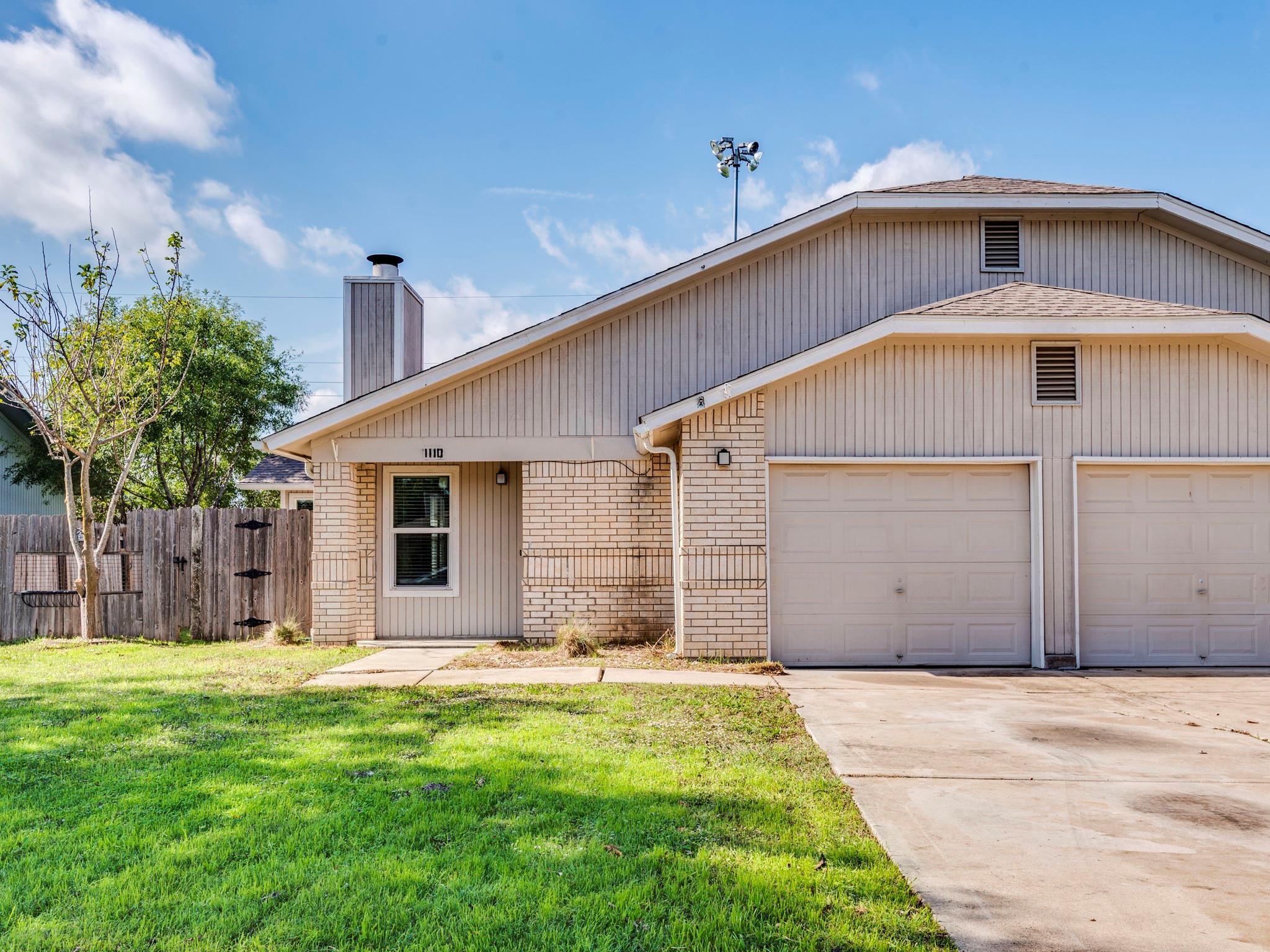 1110 Hyridge St, Round Rock, TX 78664