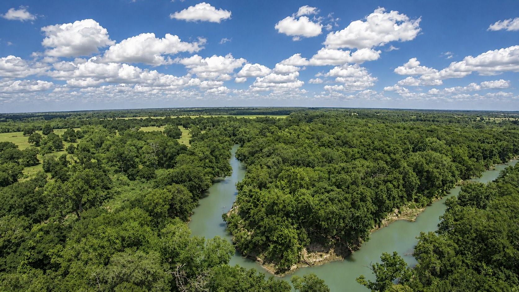 Luling, TX 78648