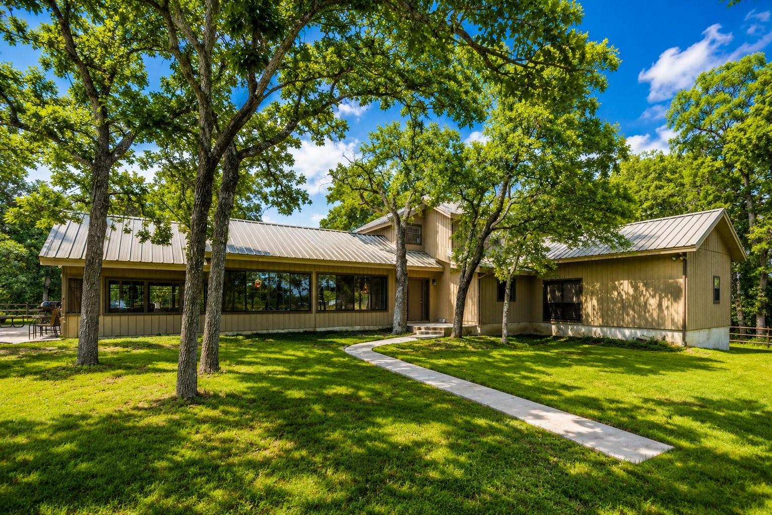Luling, TX 78648