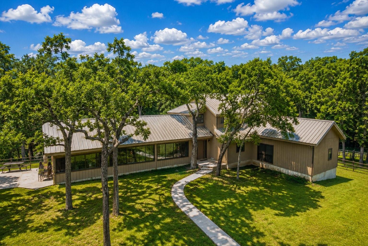 Luling, TX 78648