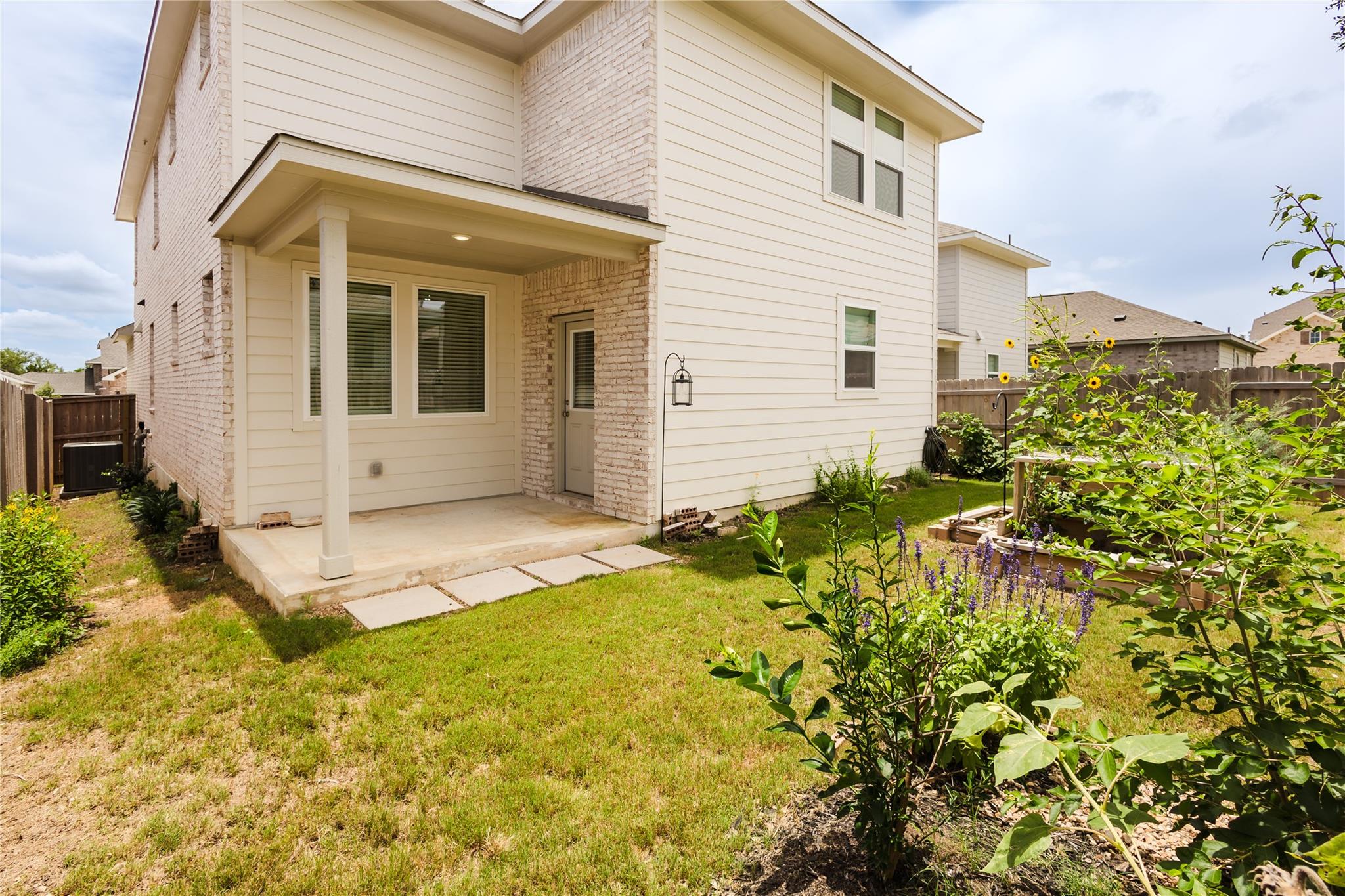 120 Baron Von Gator Dr, San Marcos, TX 78666