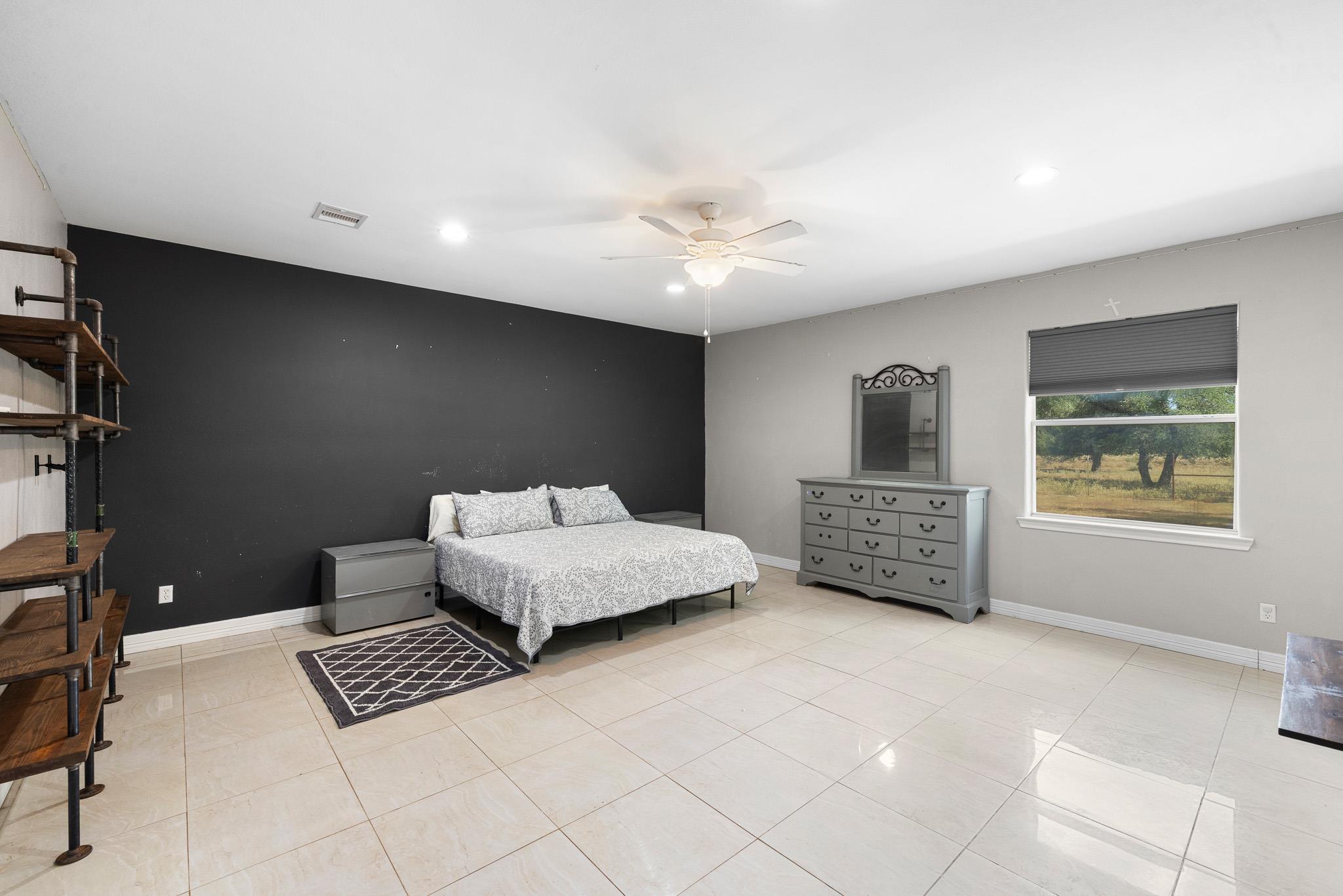 1102 Private Road 2332, Giddings, TX 78942