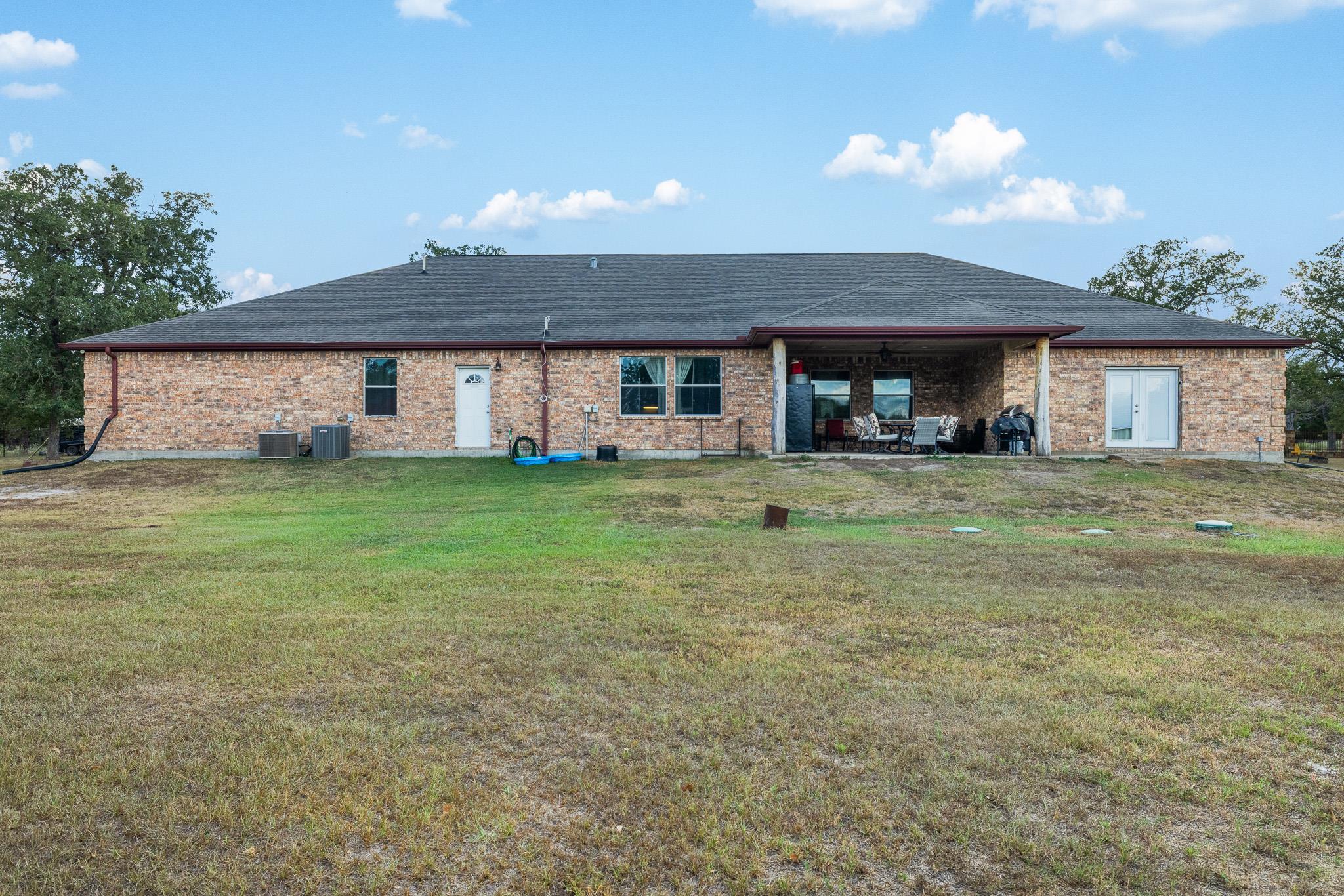 1102 Private Road 2332, Giddings, TX 78942