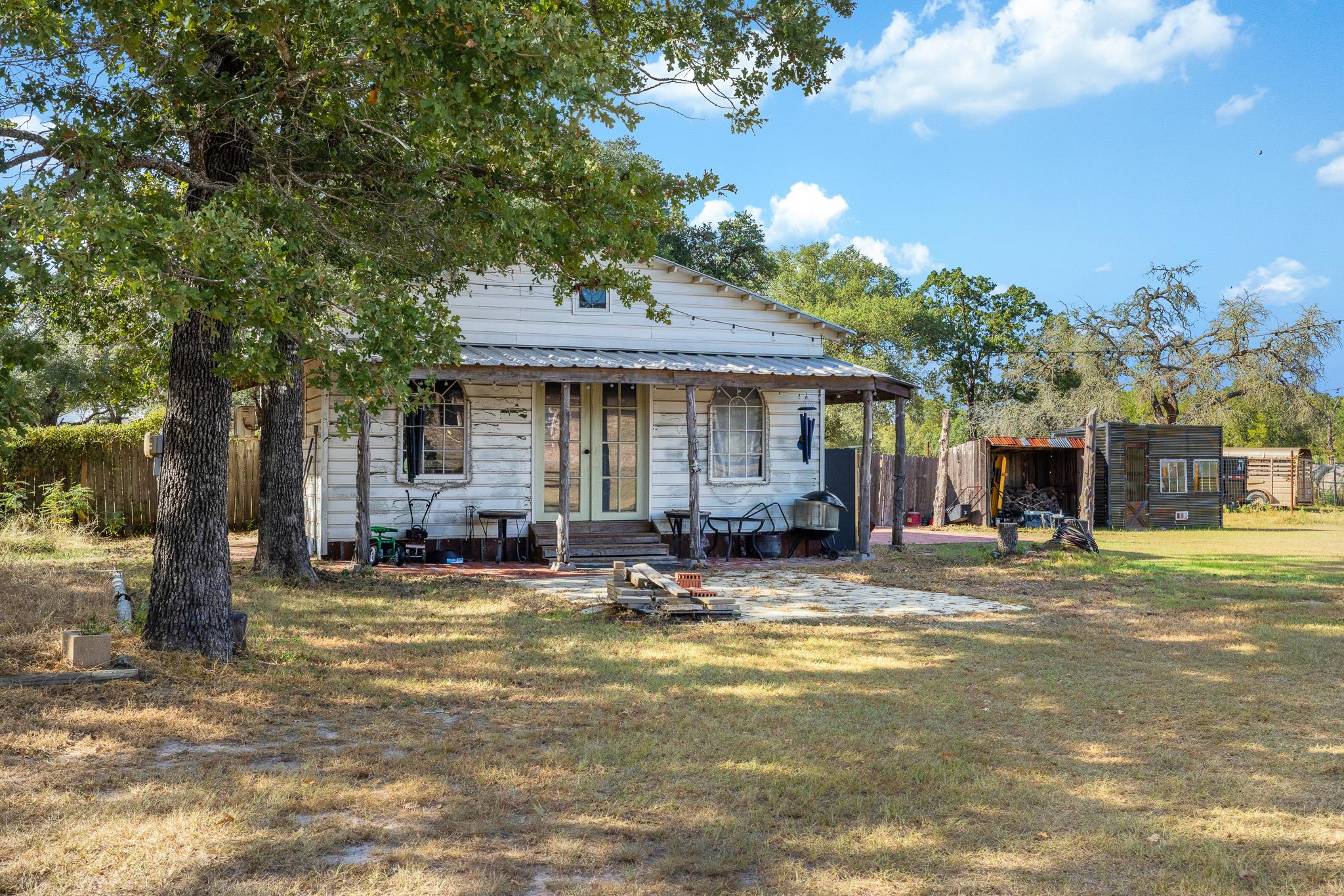 1102 Private Road 2332, Giddings, TX 78942