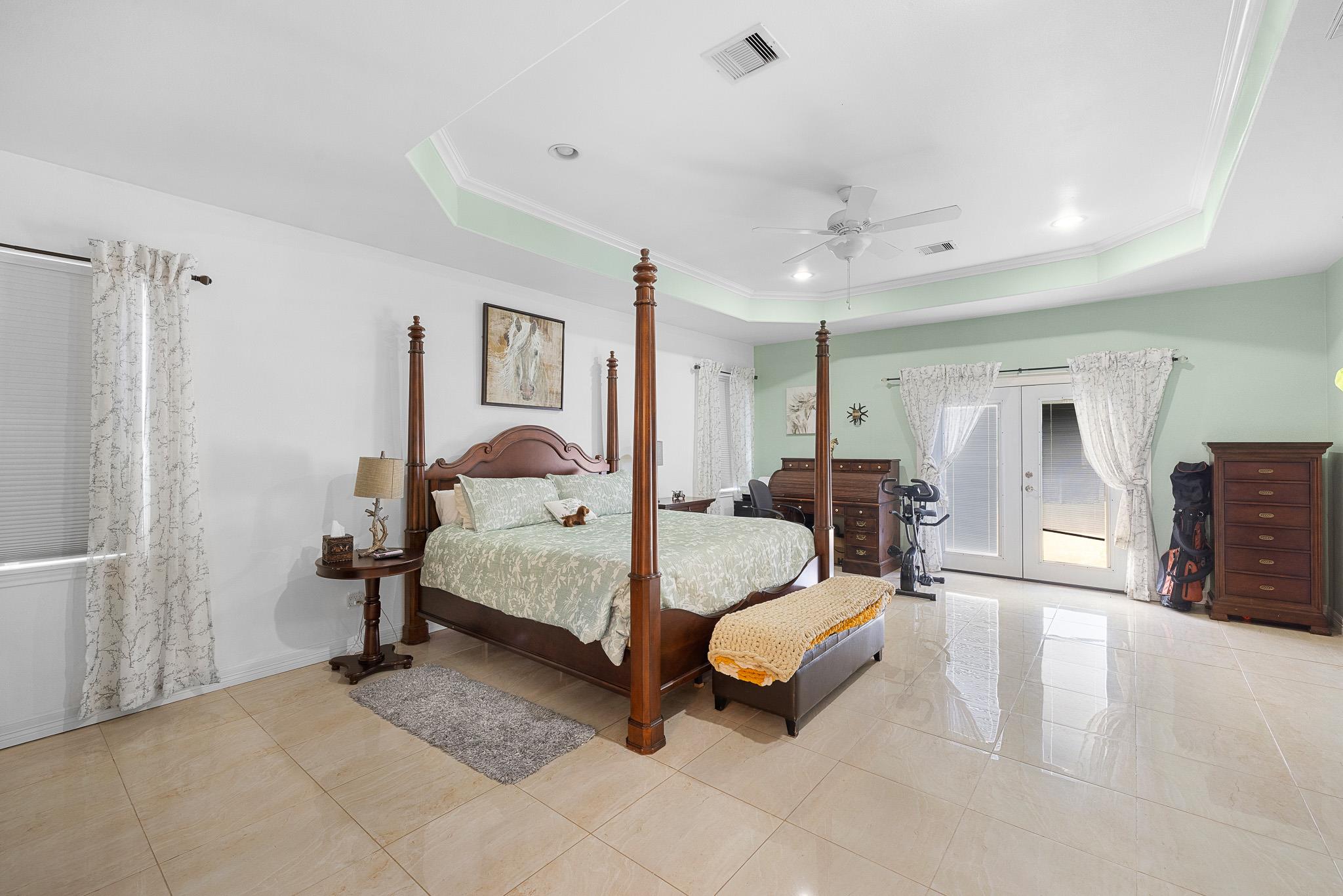 1102 Private Road 2332, Giddings, TX 78942