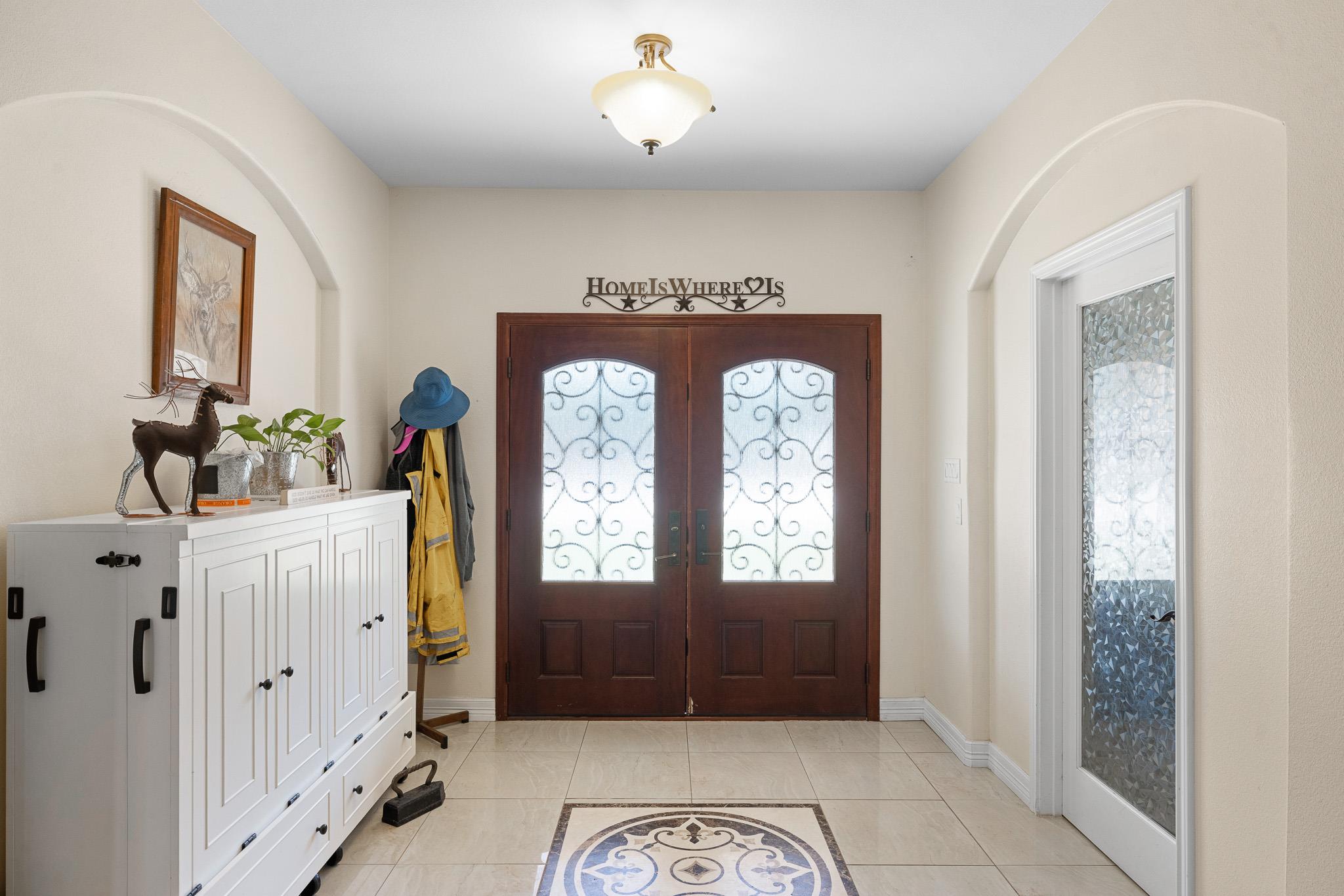 1102 Private Road 2332, Giddings, TX 78942