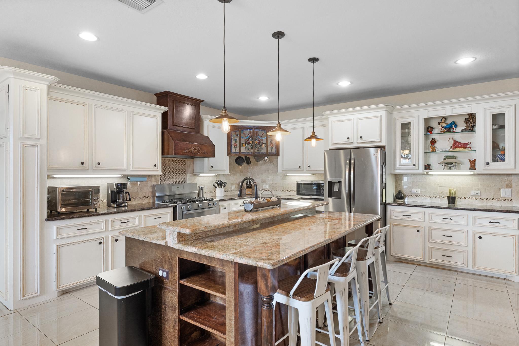 1102 Private Road 2332, Giddings, TX 78942