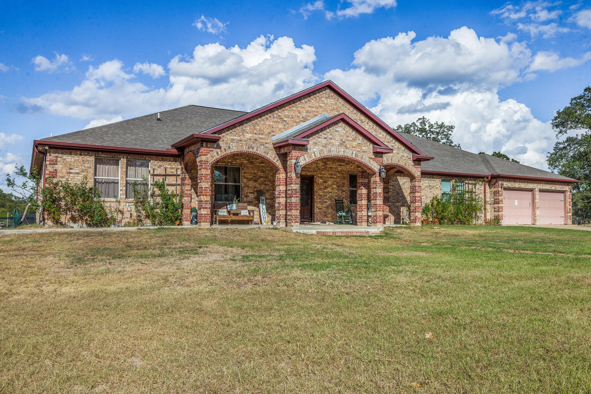 1102 Private Road 2332, Giddings, TX 78942