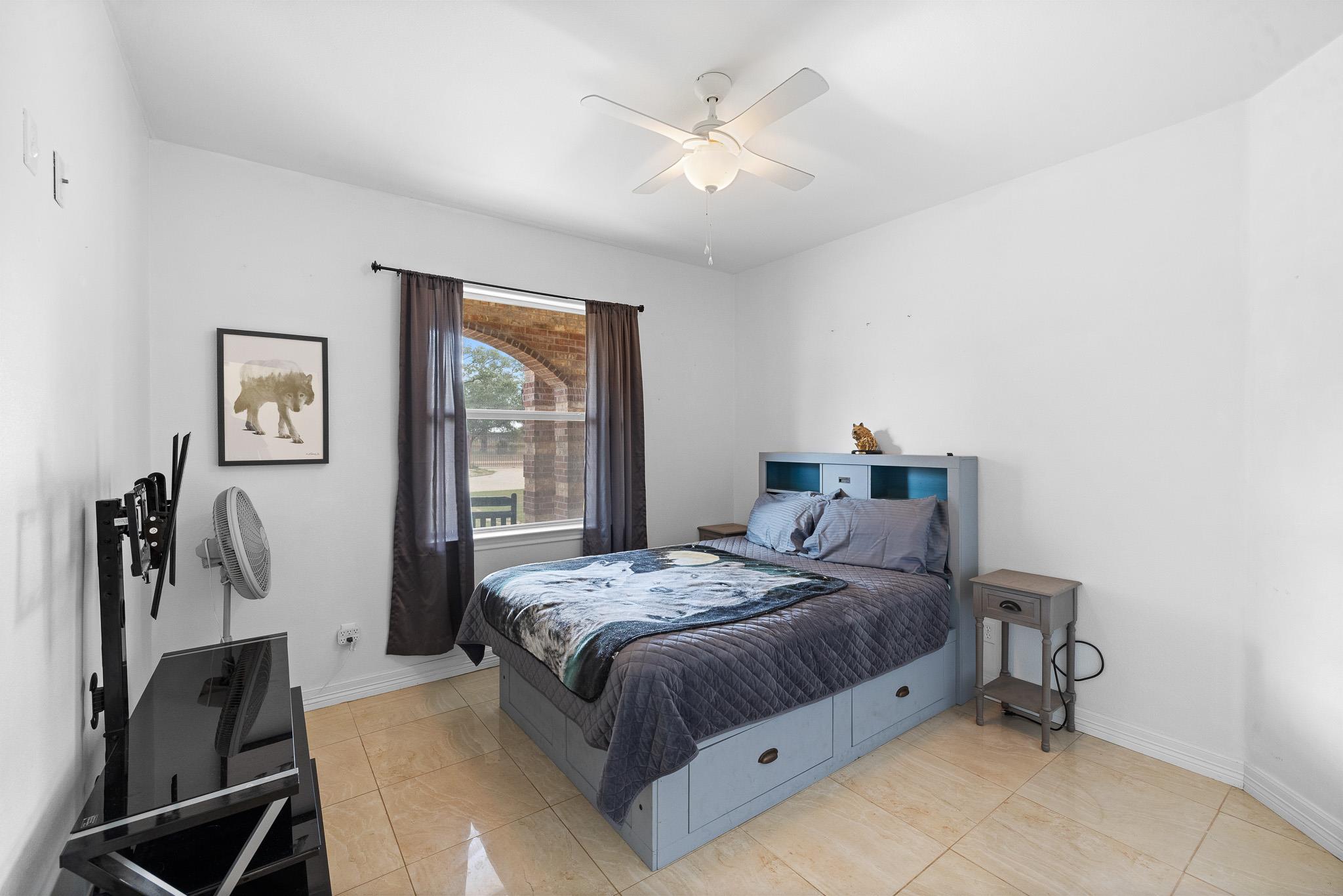 1102 Private Road 2332, Giddings, TX 78942