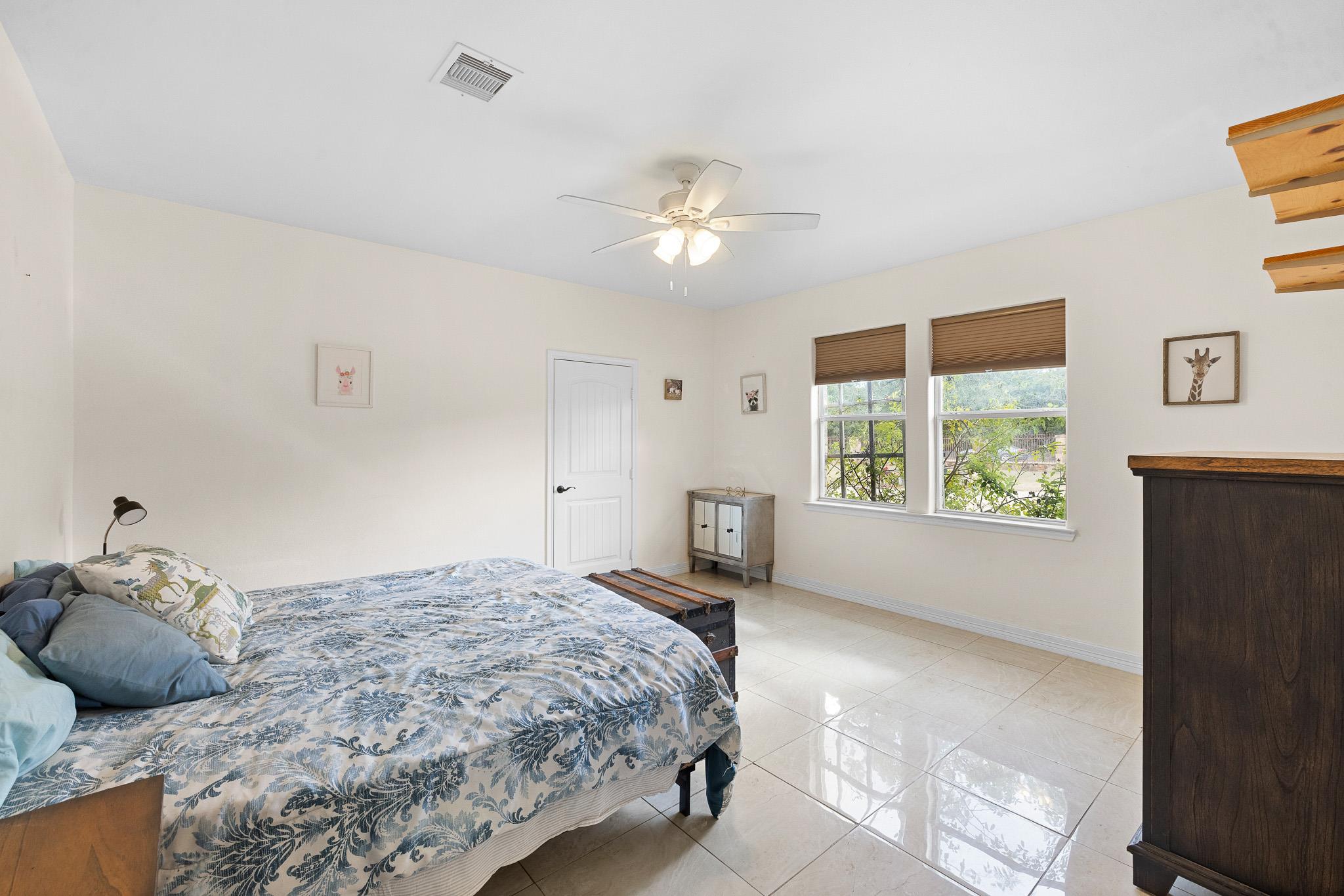 1102 Private Road 2332, Giddings, TX 78942