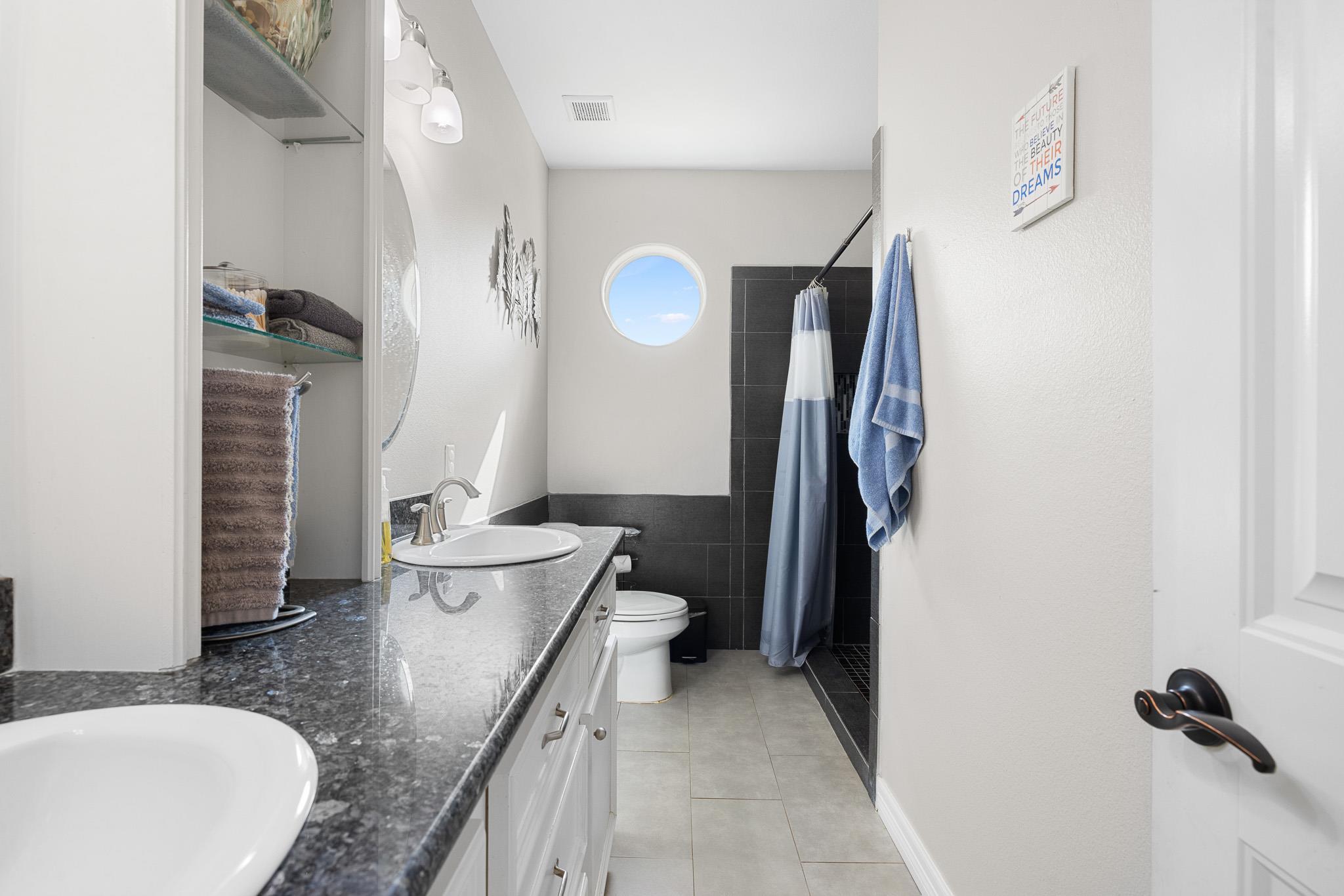 1102 Private Road 2332, Giddings, TX 78942