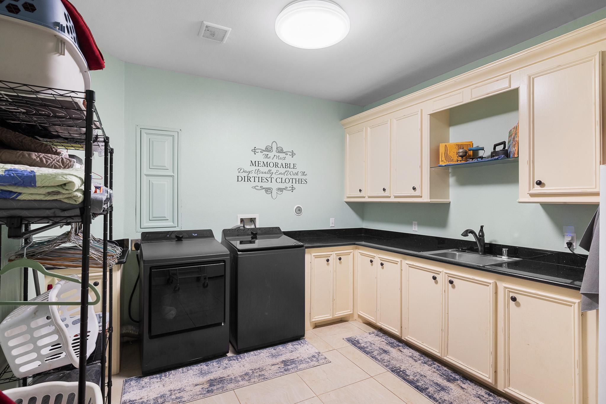 1102 Private Road 2332, Giddings, TX 78942