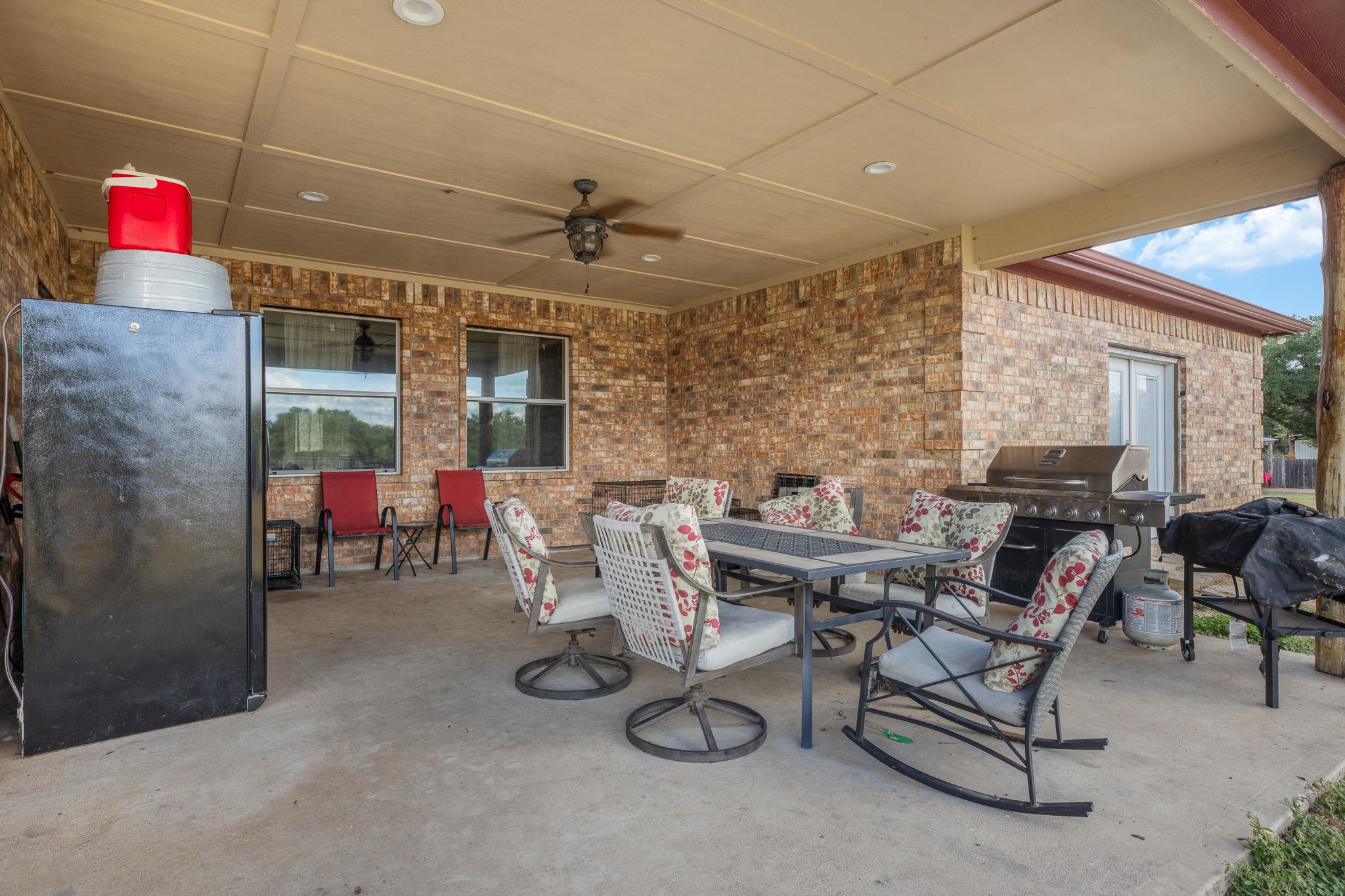 1102 Private Road 2332, Giddings, TX 78942