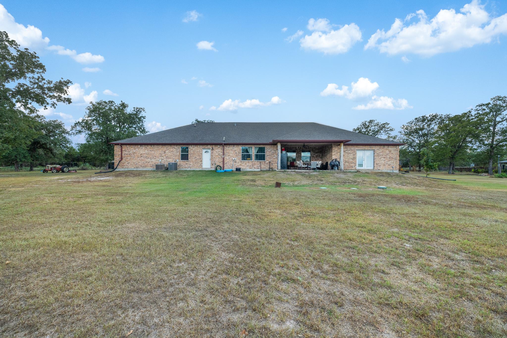 1102 Private Road 2332, Giddings, TX 78942