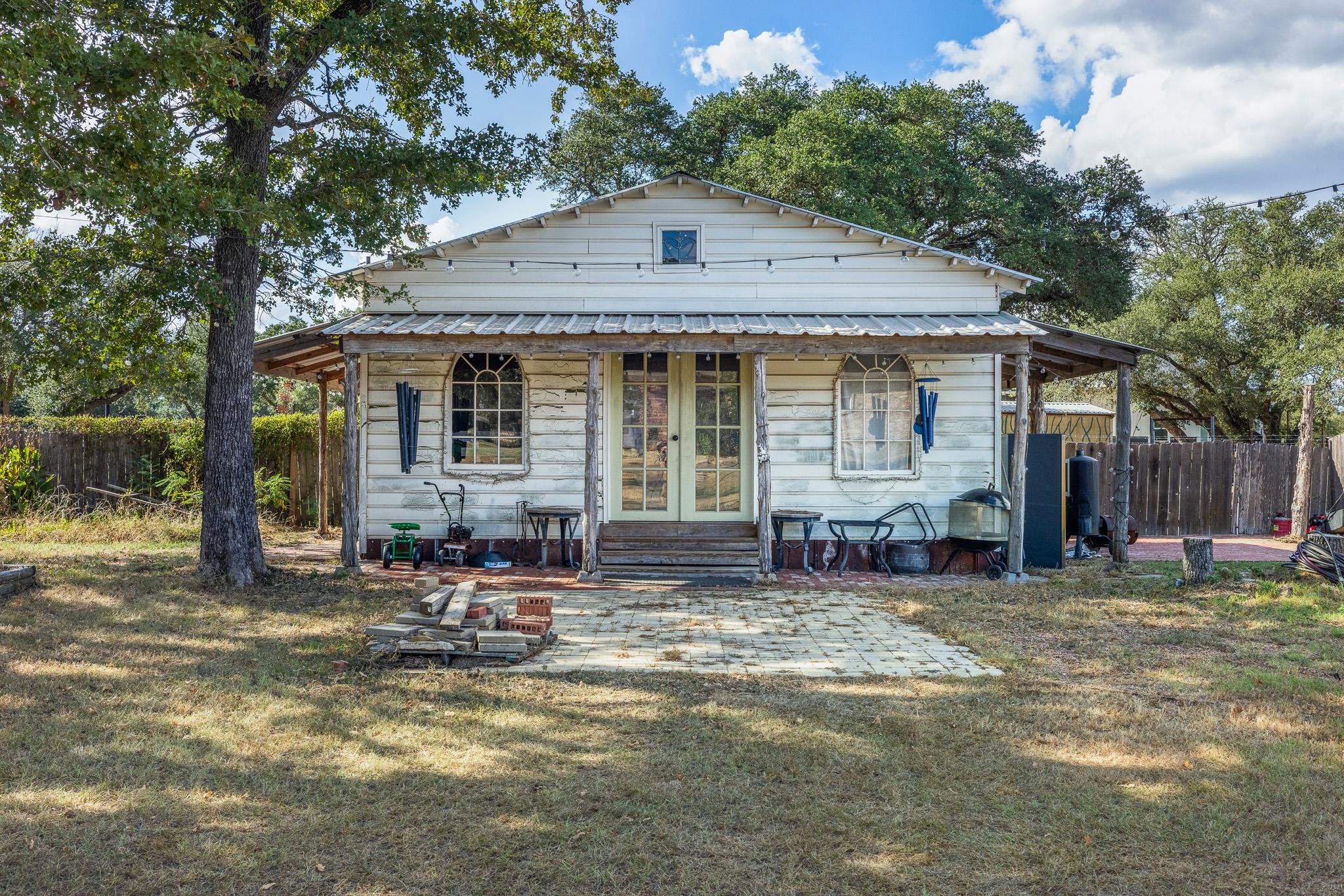 1102 Private Road 2332, Giddings, TX 78942